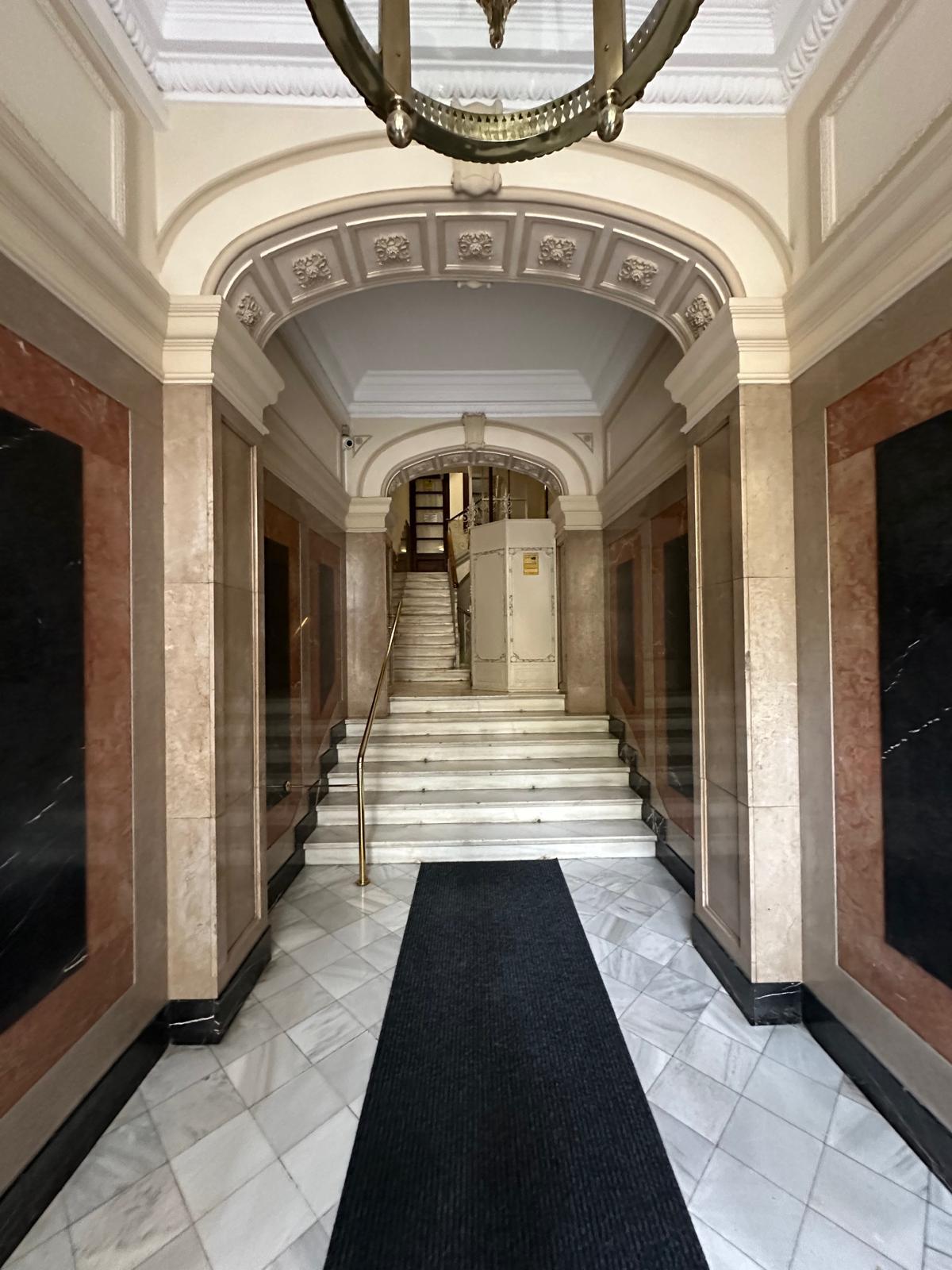 Imagen 1 Piso en venta en Barcelona / Plaza delPes de Palla