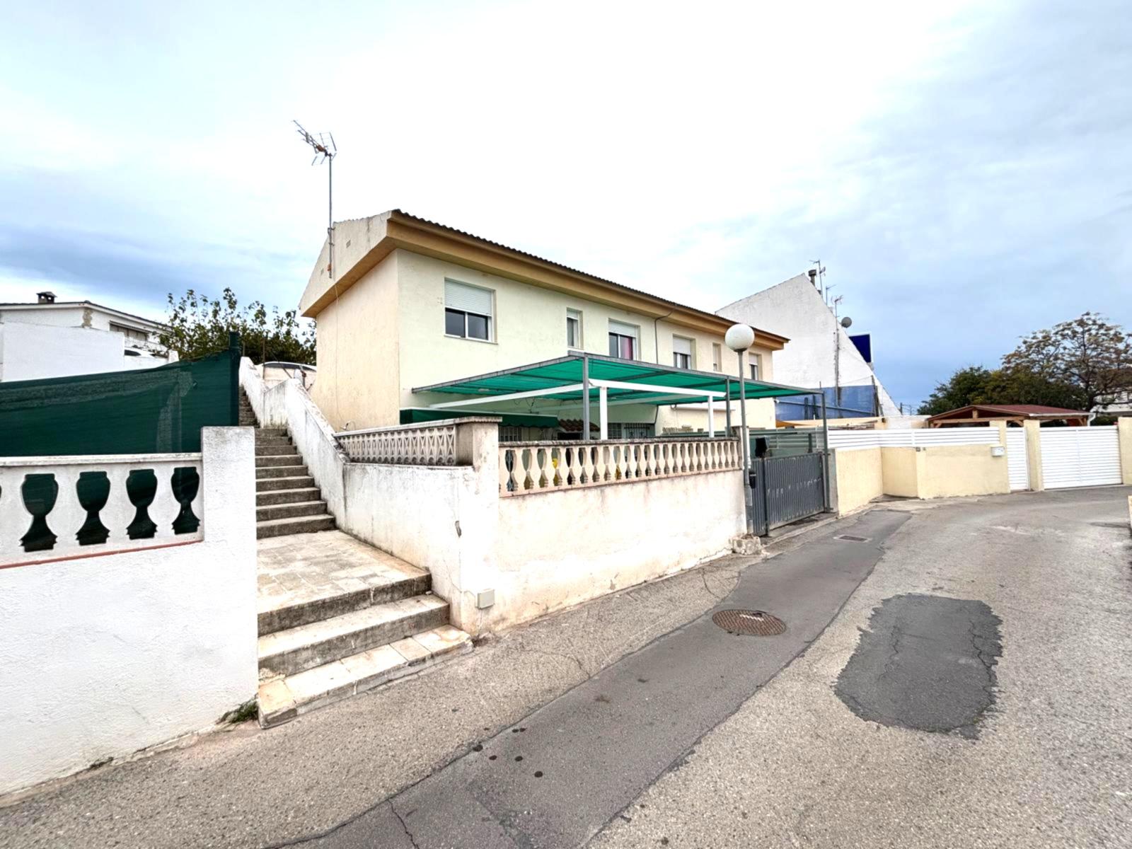 Imagen 2 Casa Aislada en venta en Vinaròs / Zona del barco. Costa sur a 100 metros de la playa.