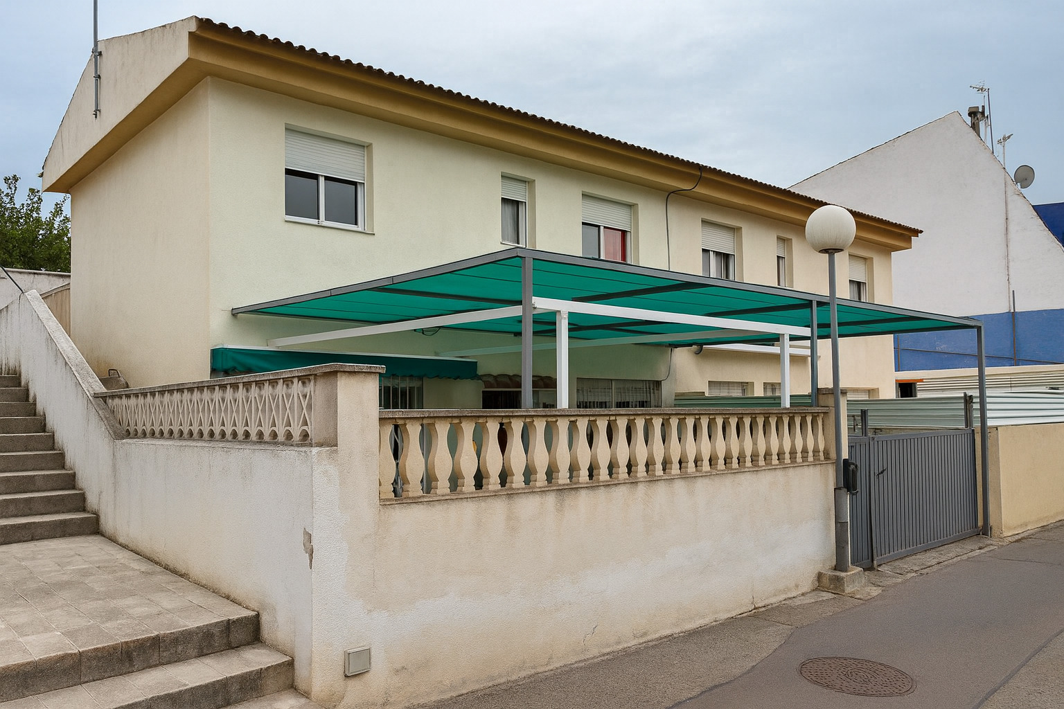 Imagen 1 Casa Aislada en venta en Vinaròs / Zona del barco. Costa sur a 100 metros de la playa.