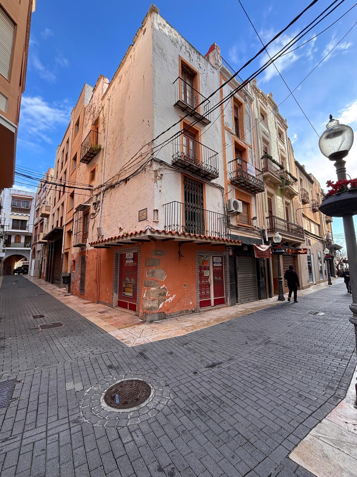 Imagen 3 Casa en venta en Vinaròs / En centro, a la calle de todas las tiendas de vinaros.