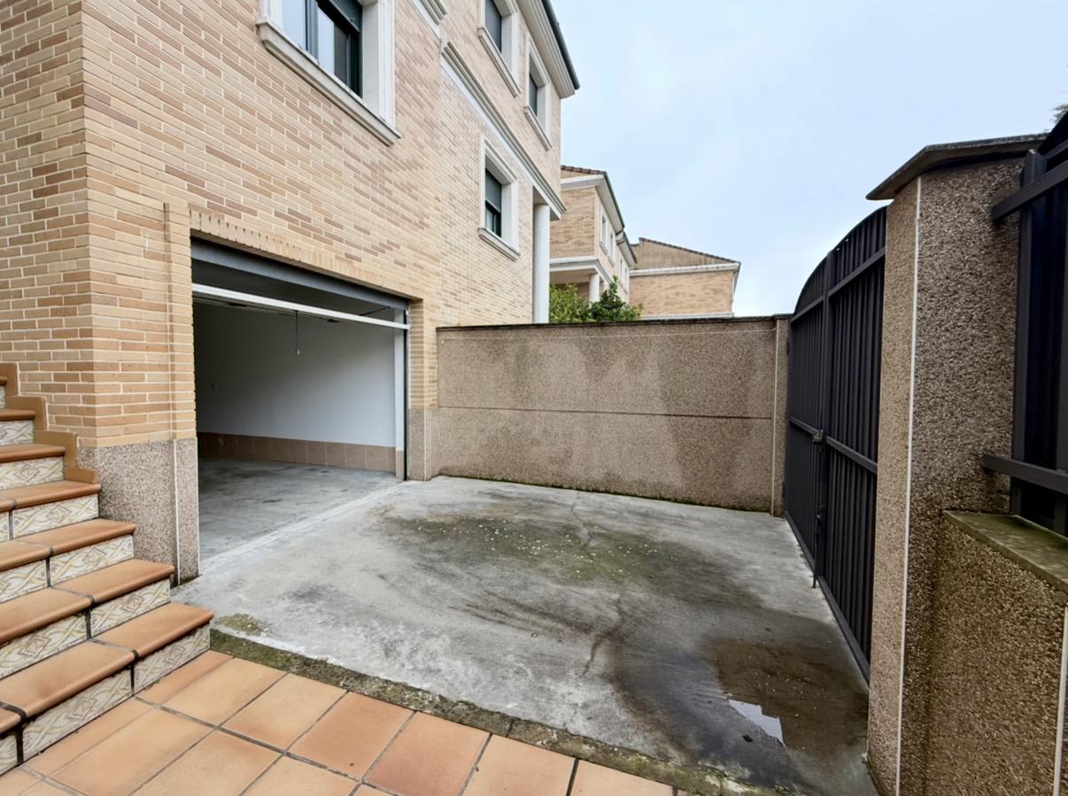 Imagen 29 Dúplex en venta en Plasencia / Junto al parque José Zorrilla