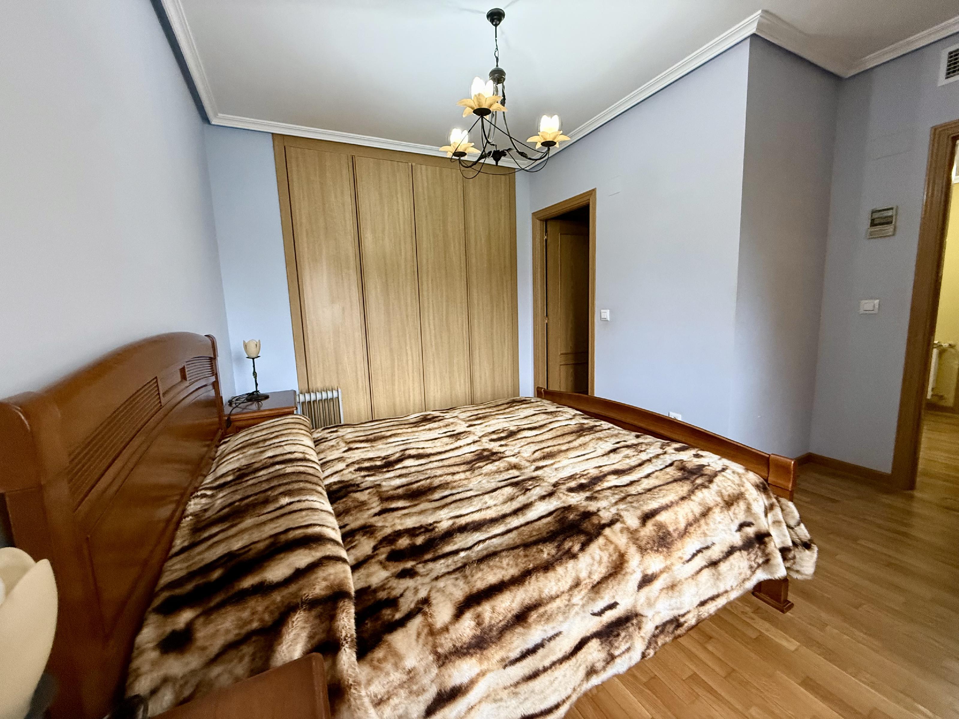 Imagen 23 Dúplex en venta en Plasencia / Junto al parque José Zorrilla