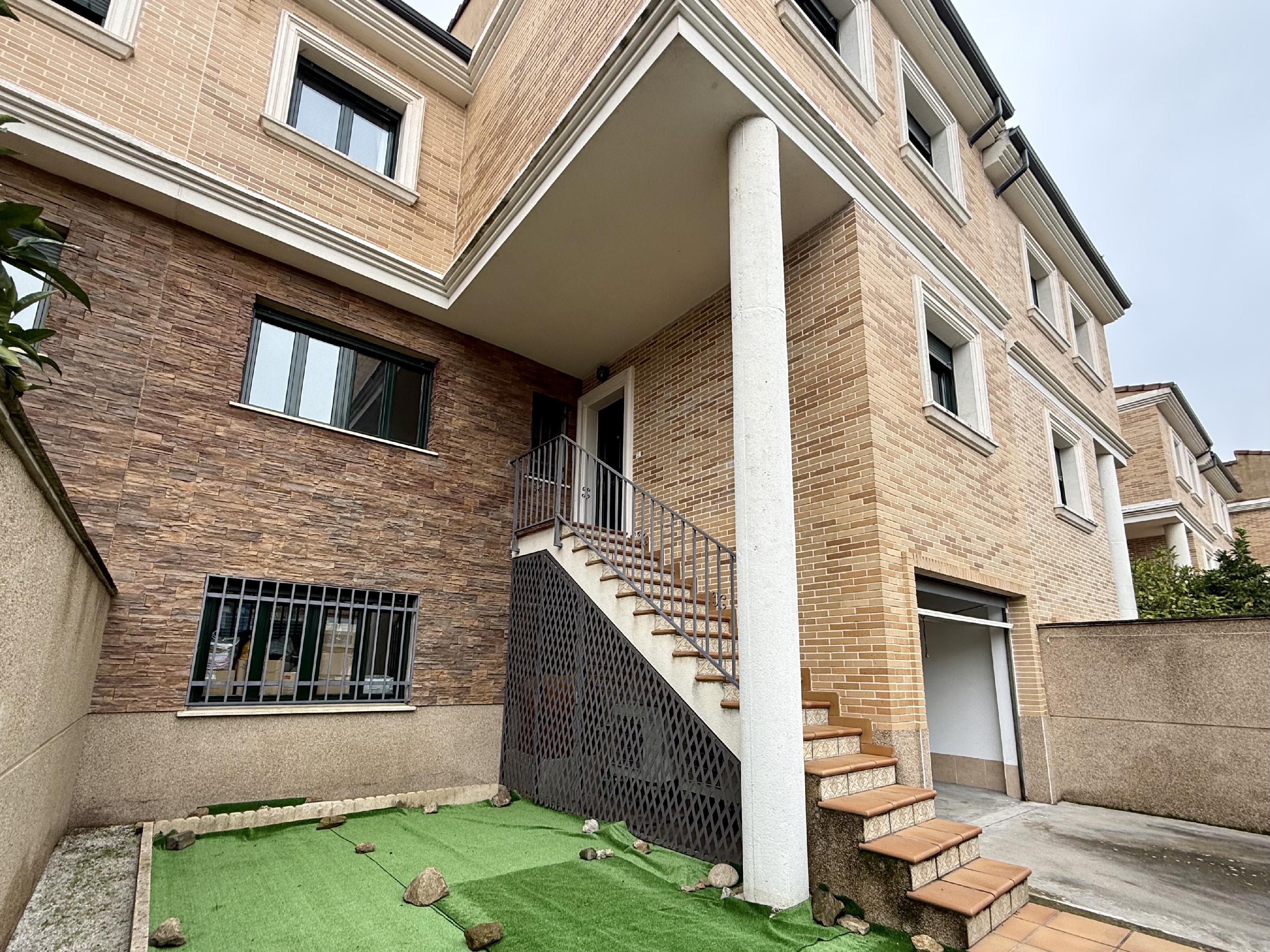 Imagen 1 Dúplex en venta en Plasencia / Junto al parque José Zorrilla