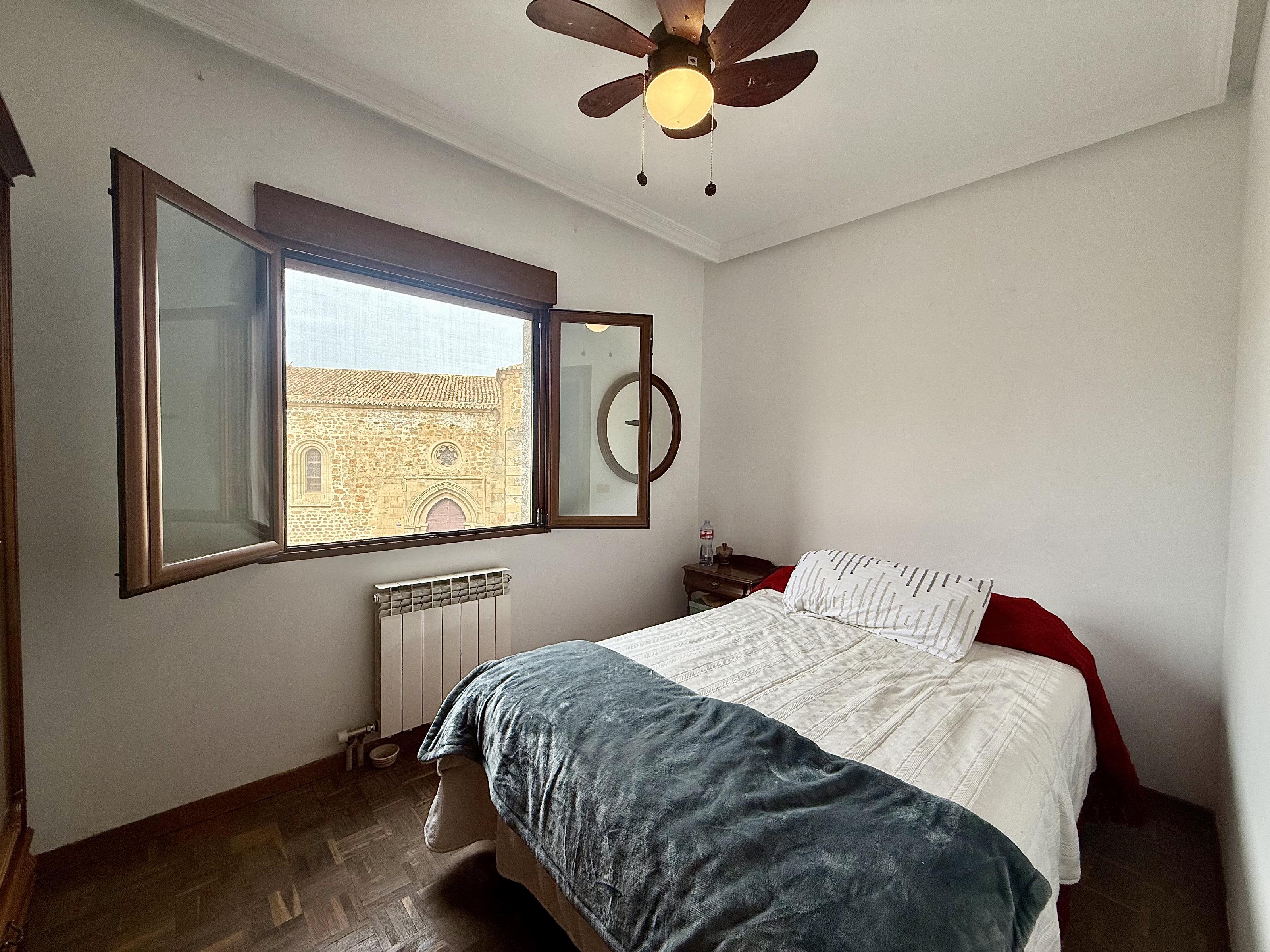 Imagen 13 Piso en venta en Plasencia / Junto a la Plaza del Salvador y a la Plaza Mayor