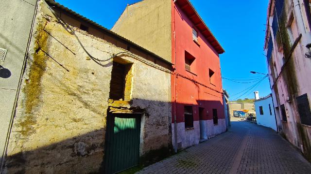 Imagen 1 Inmueble 301323 - Casa Adosada en venta en Mohedas De Granadilla / Al lado de la Plaza del Ayuntamiento