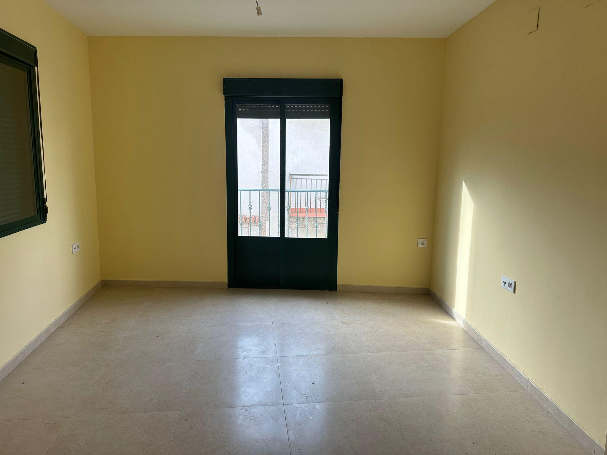 Imagen 4 Apartamento en venta en Casar De Cáceres / Situada en el centro del pueblo,cerca de la Pla...
