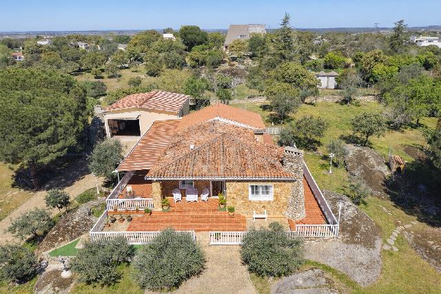 Imagen 1 Inmueble 301912 - Casa Aislada en venta en Malpartida De Cáceres / Urbanización Las Arenas 
