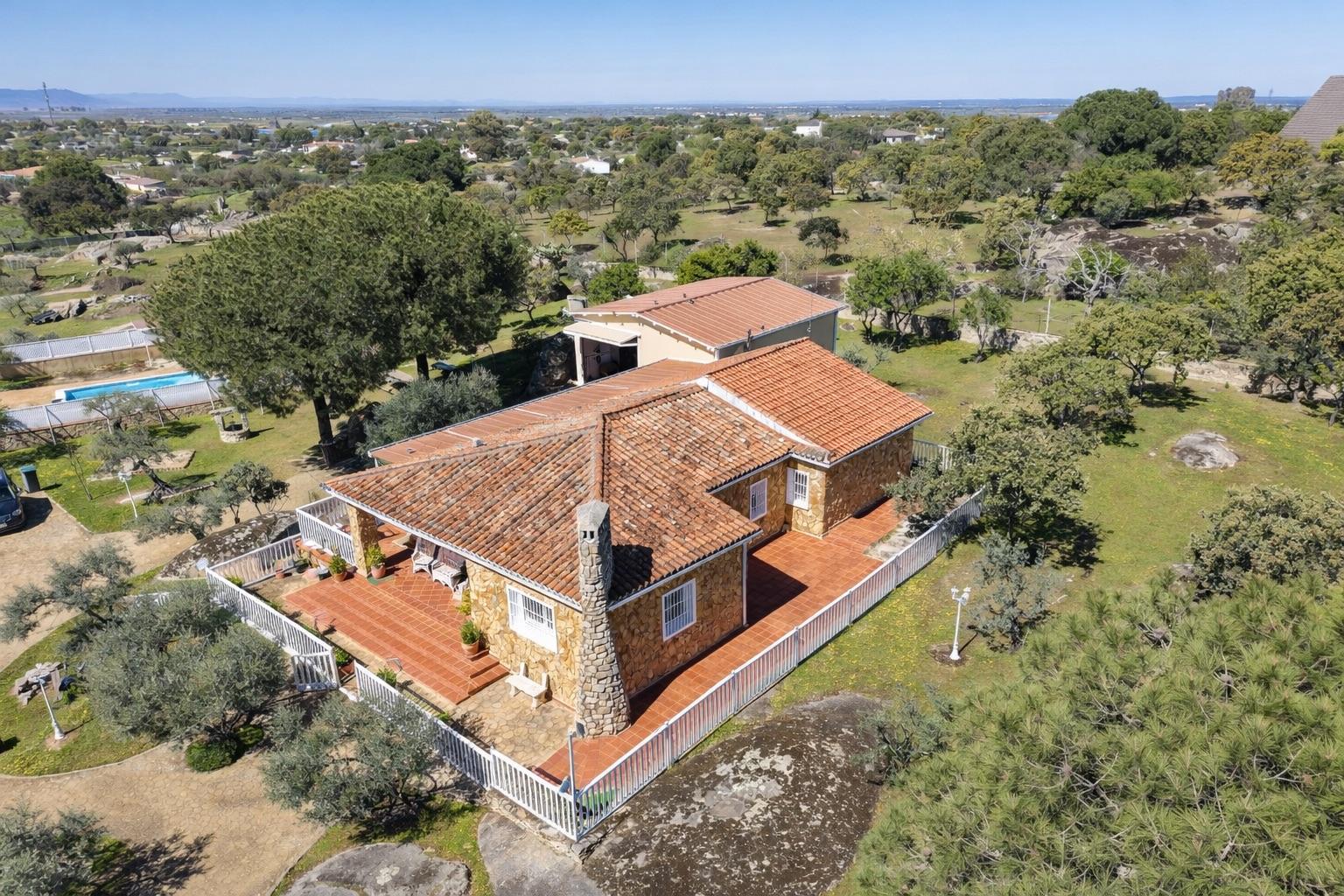 Imagen 4 Casa Aislada en venta en Malpartida De Cáceres / Urbanización Las Arenas 