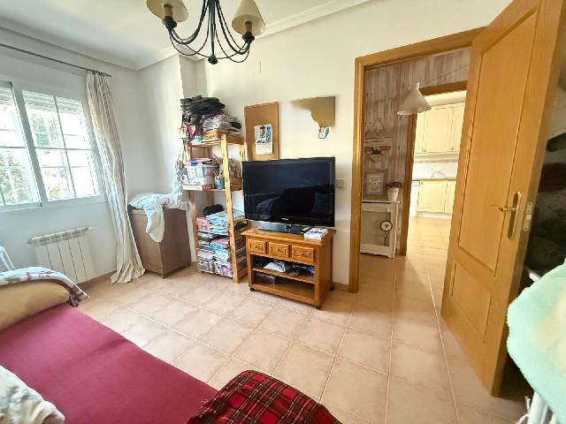 Imagen 5 Inmueble 300867 - Casa en venta en Azuqueca De Henares / A 3 minutos del parque del norte 