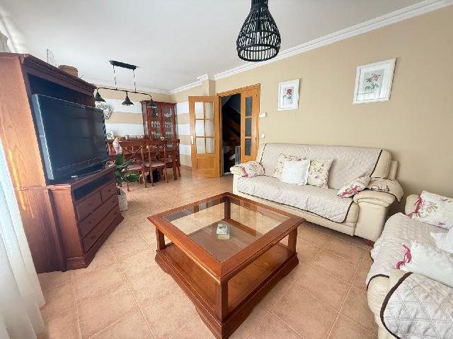Imagen 2 Inmueble 300867 - Casa en venta en Azuqueca De Henares / A 3 minutos del parque del norte 