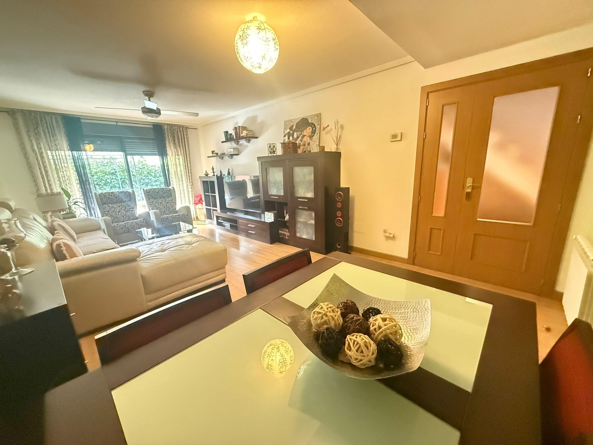 Imagen 2 Casa Adosada en venta en Alovera / A 5 minutos del centro de Alovera