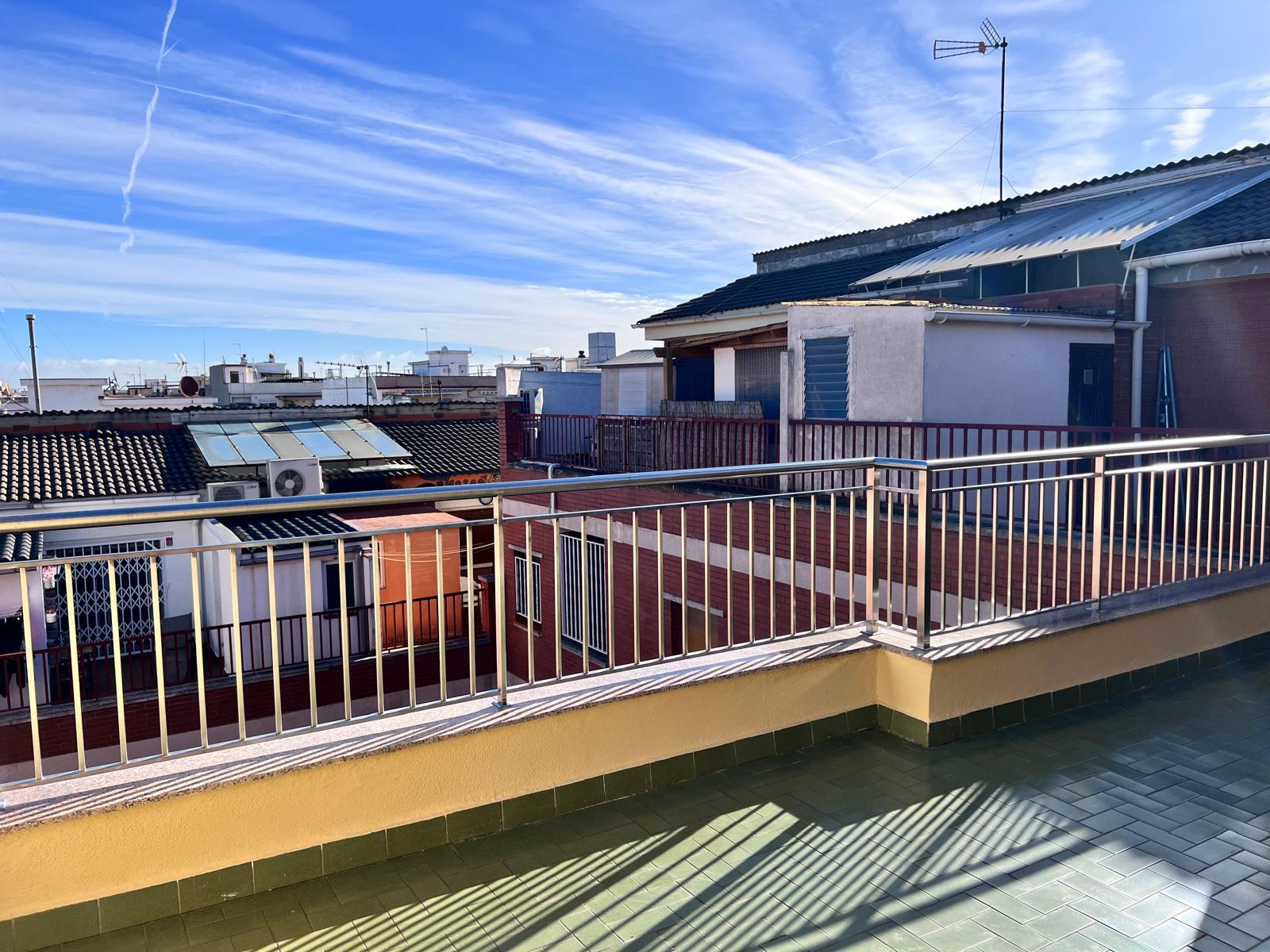 Imagen 2 Piso en venta en Prat De Llobregat El / Duplex  en el centro del Prat con 5 habitaciones 