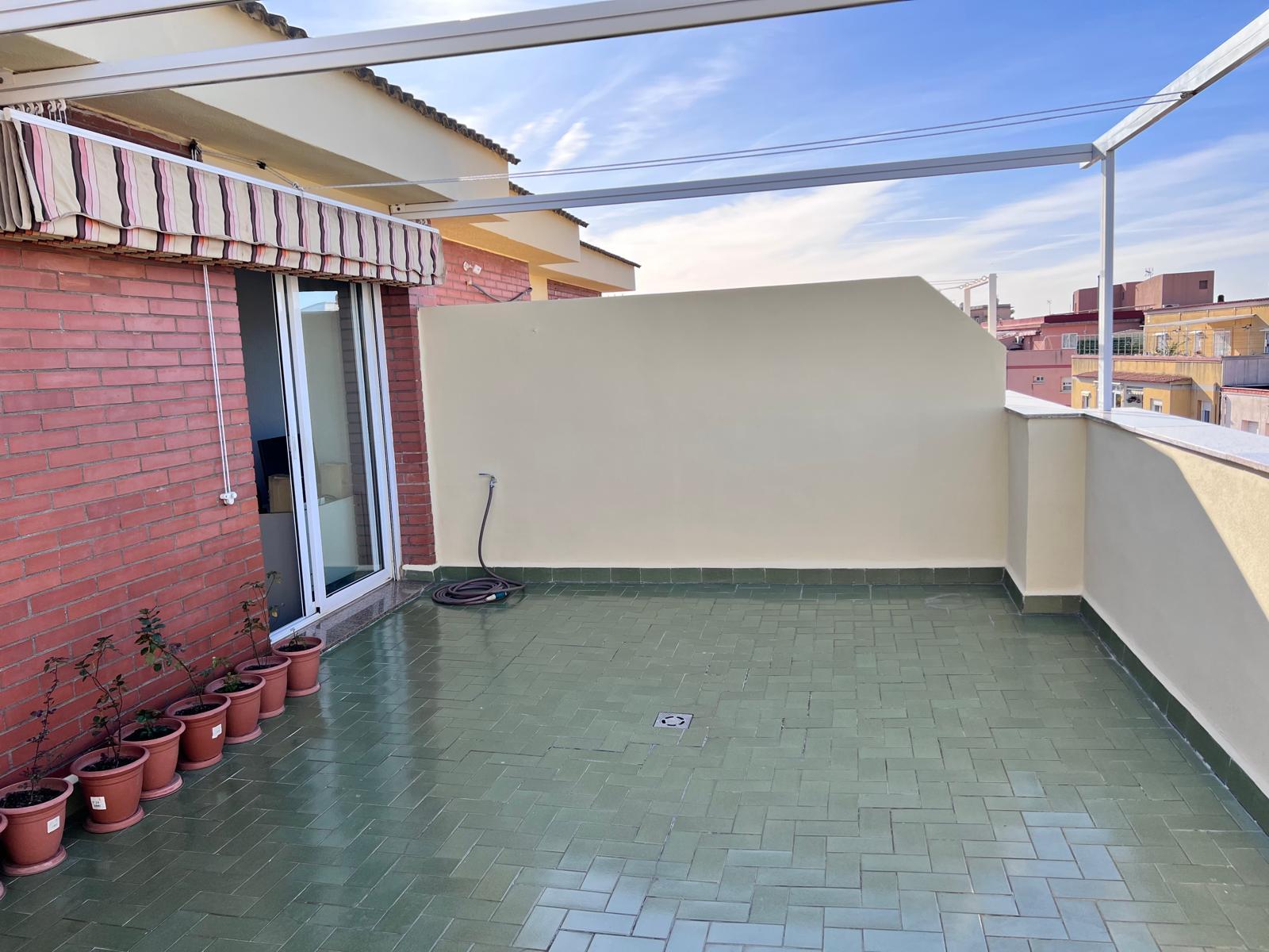 Imagen 1 Piso en venta en Prat De Llobregat El / Duplex  en el centro del Prat con 5 habitaciones 