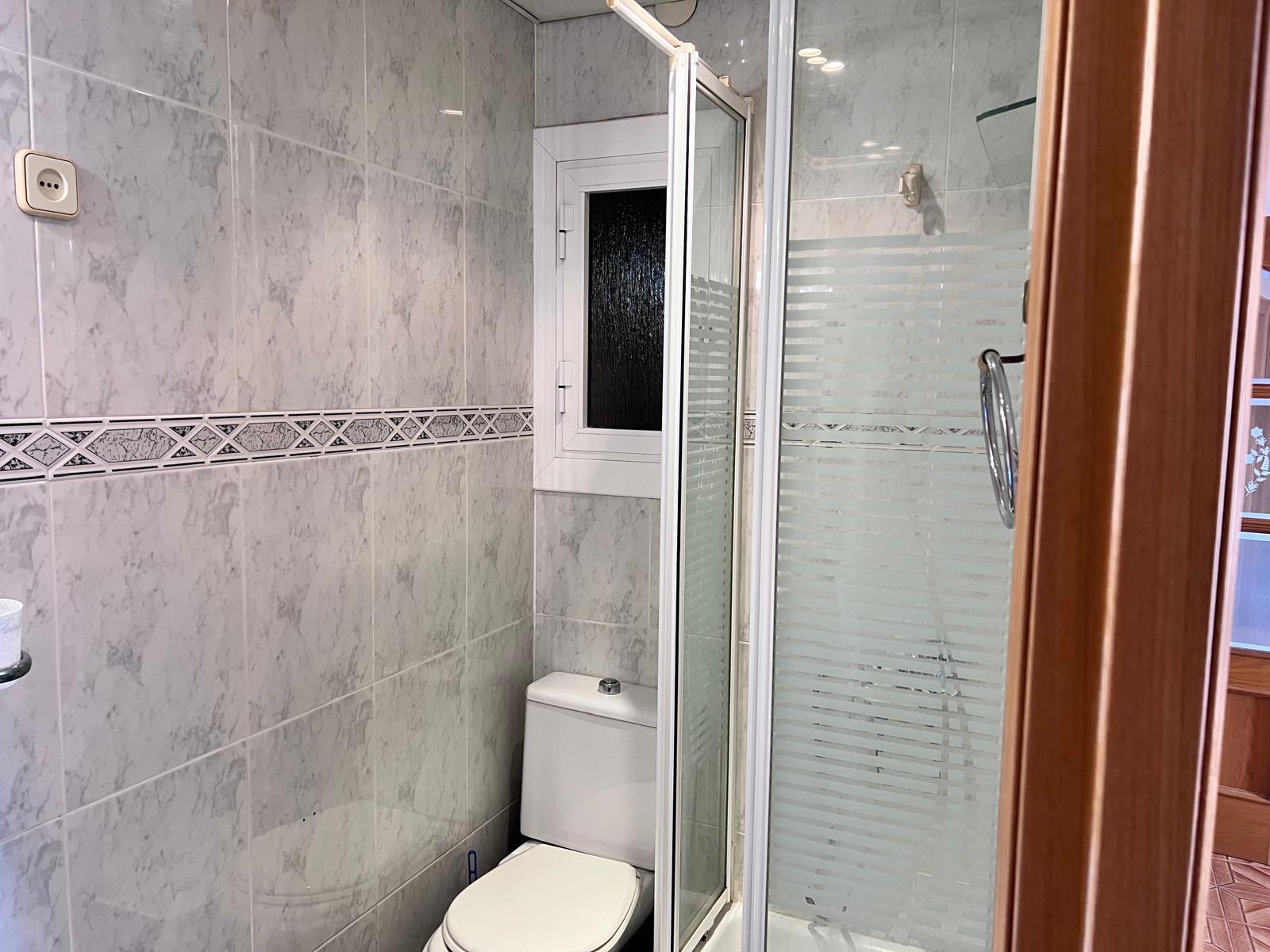 Imagen 17 Piso en venta en Cornellà De Llobregat / Junto Centro Comercial Splau 