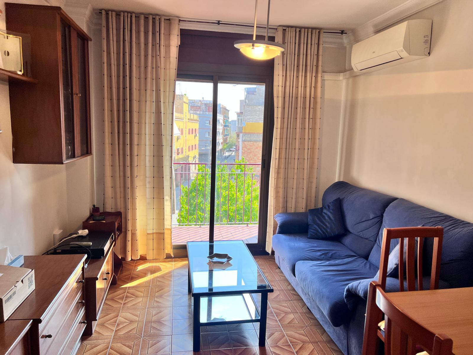 Imagen 5 Piso en venta en Cornellà De Llobregat / Junto Centro Comercial Splau 