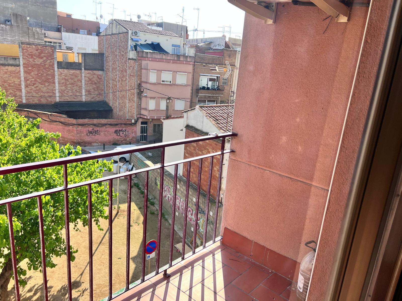 Imagen 1 Piso en venta en Cornellà De Llobregat / Junto Centro Comercial Splau 