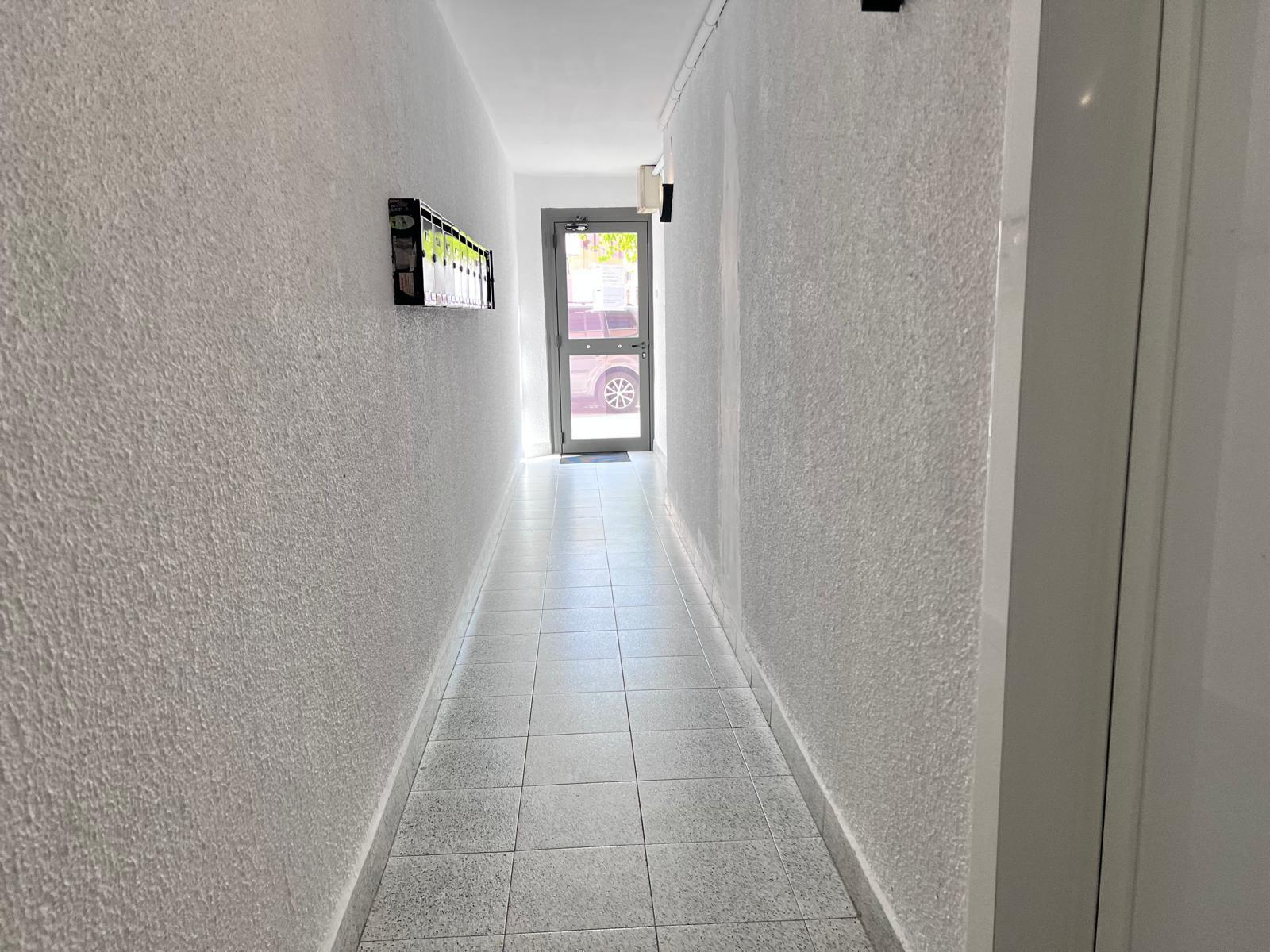 Imagen 18 Piso en venta en Cornellà De Llobregat / Junto Centro Comercial Splau 