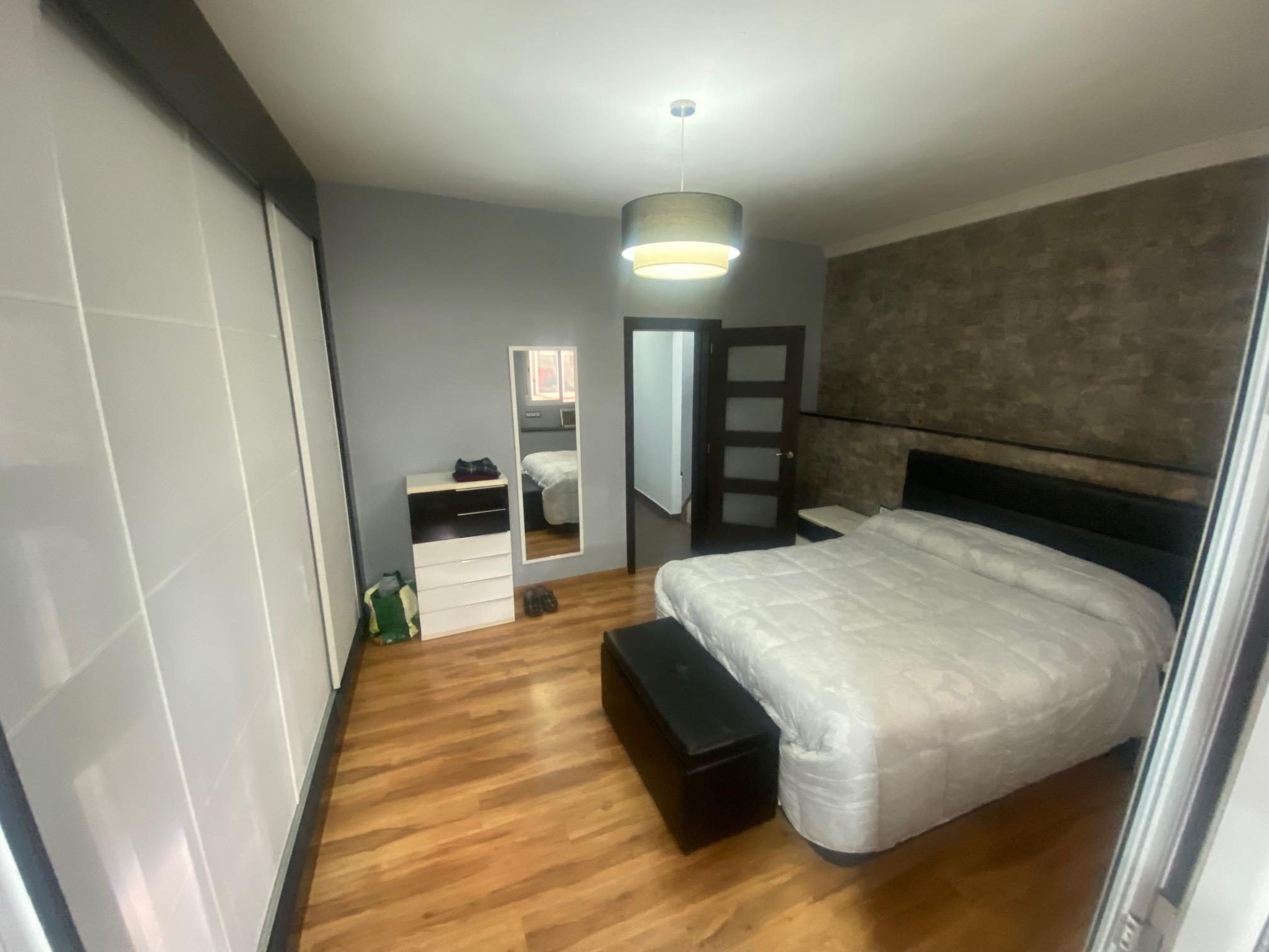 Imagen 15 Casa Adosada en venta en Benigánim / Zona amplia cercana al centro y servicios. 