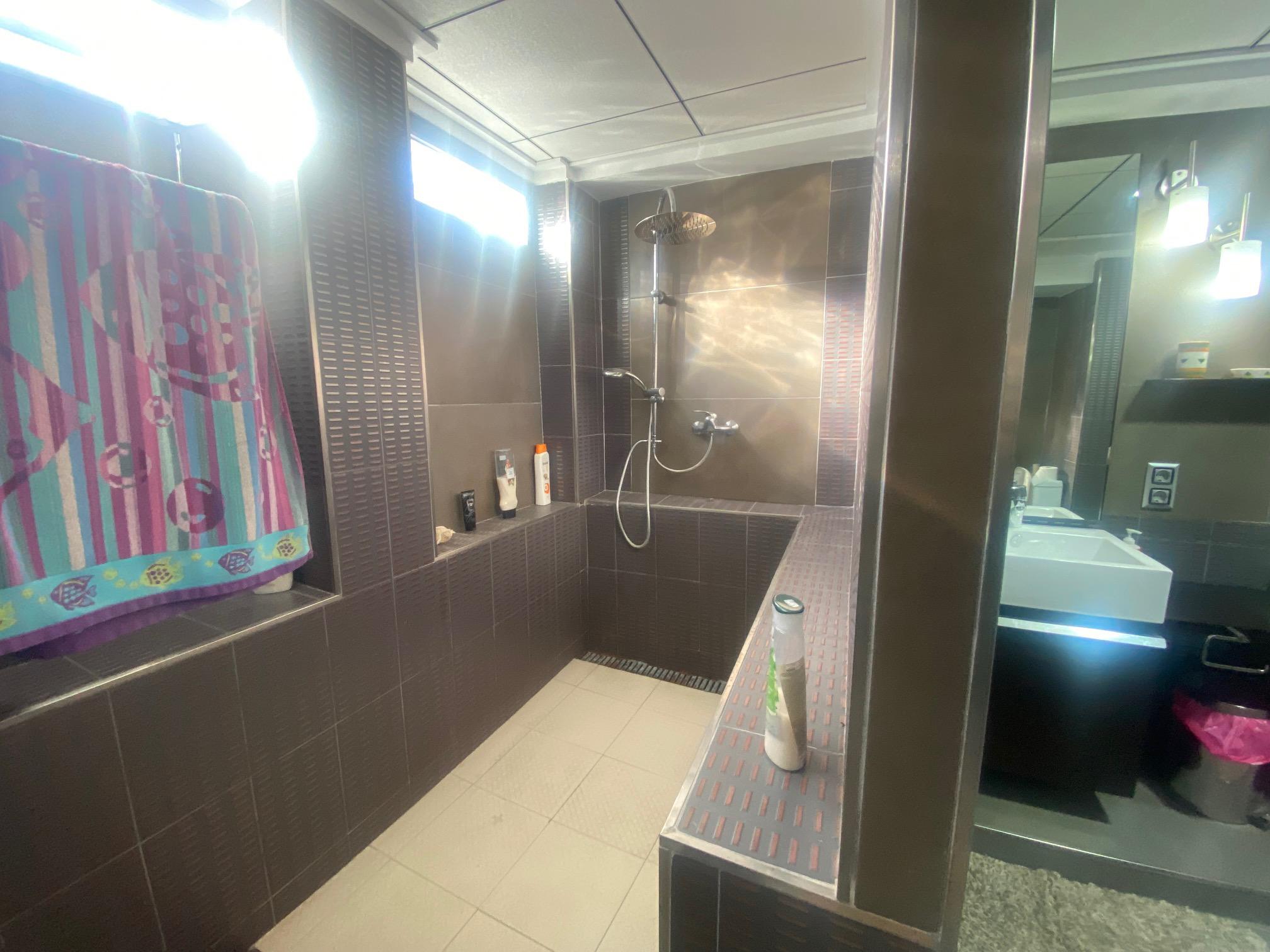 Imagen 12 Casa Adosada en venta en Benigánim / Zona amplia cercana al centro y servicios. 