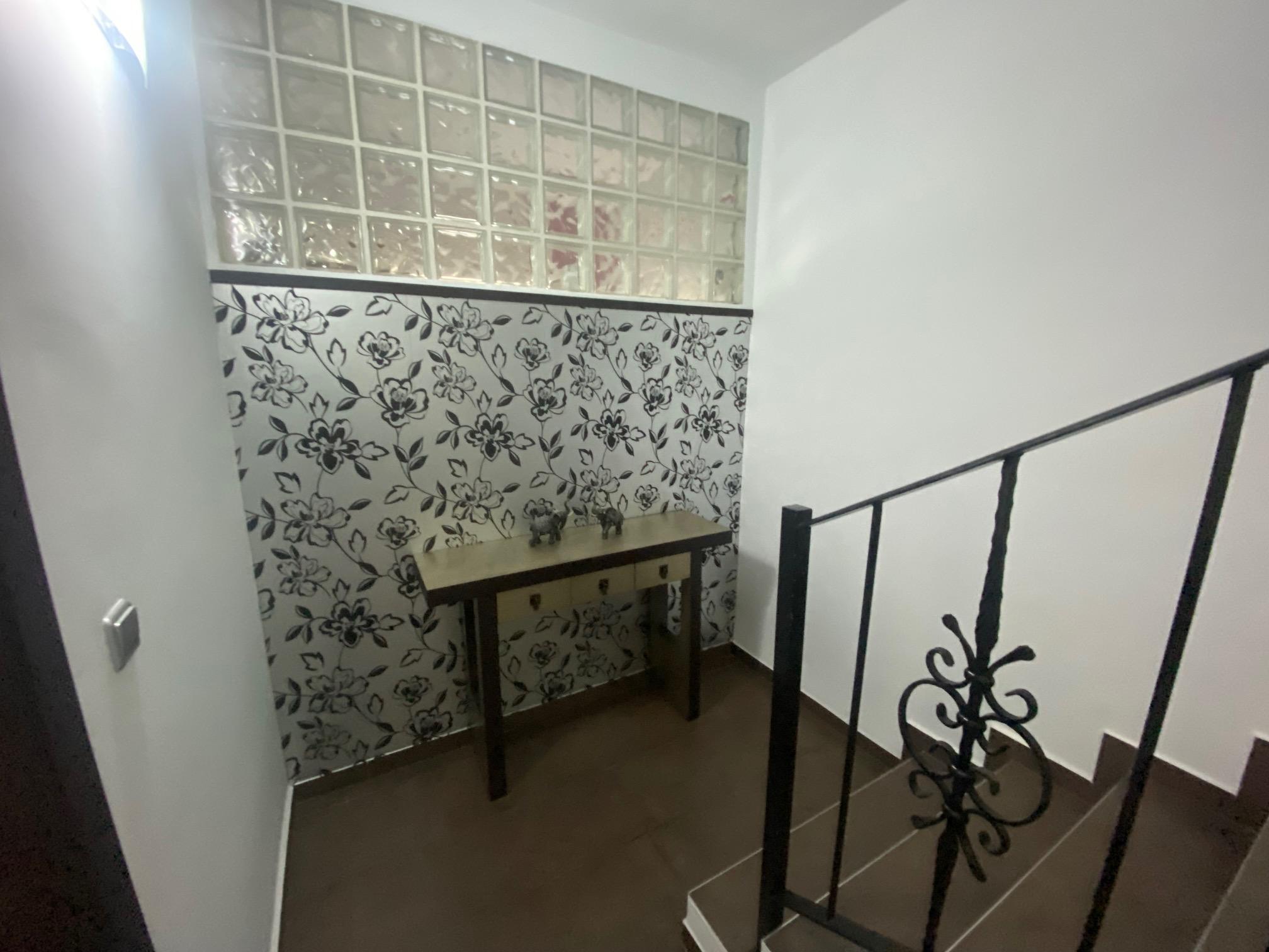 Imagen 6 Casa Adosada en venta en Benigánim / Zona amplia cercana al centro y servicios. 