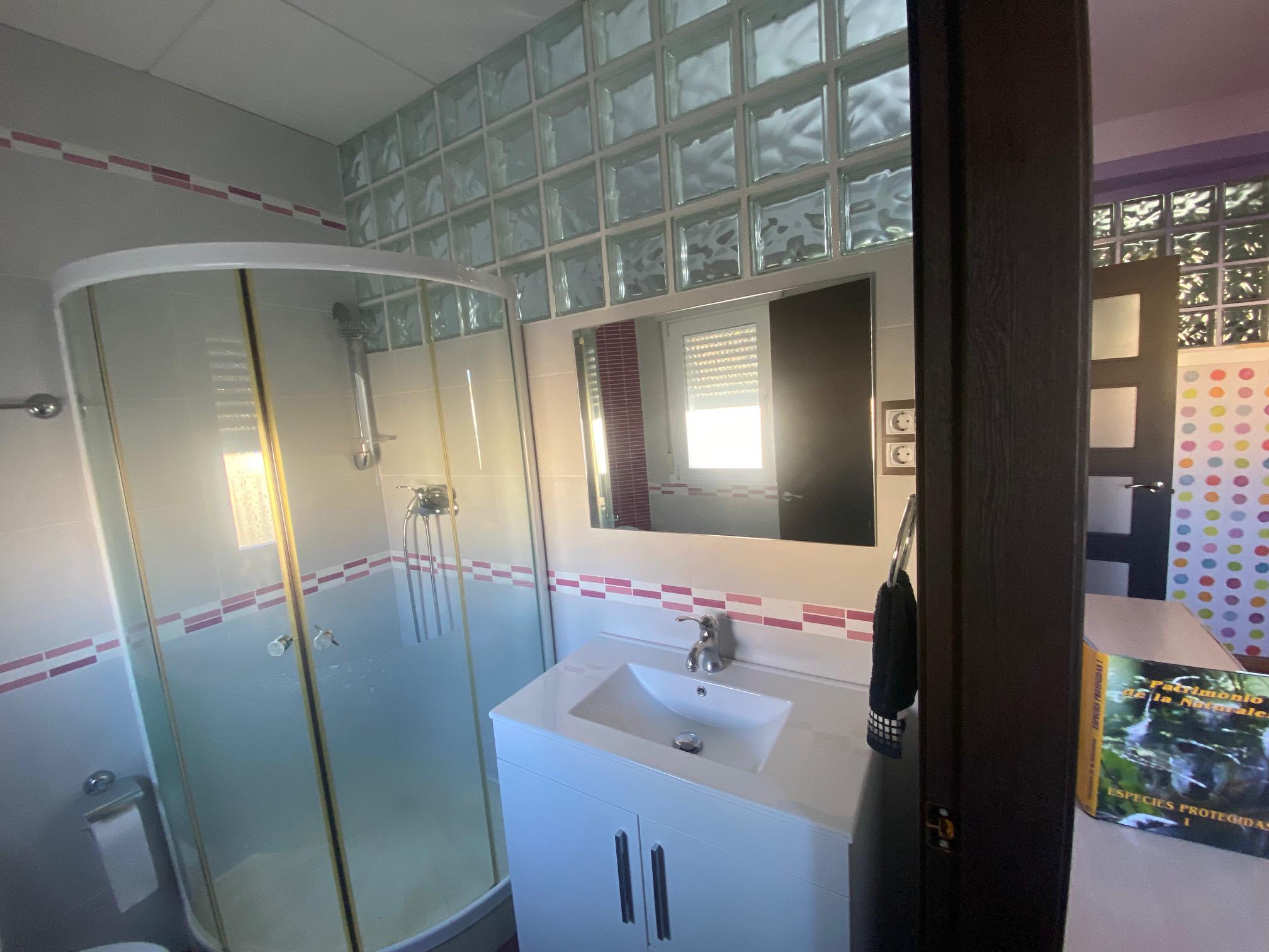 Imagen 13 Casa Adosada en venta en Benigánim / Zona amplia cercana al centro y servicios. 