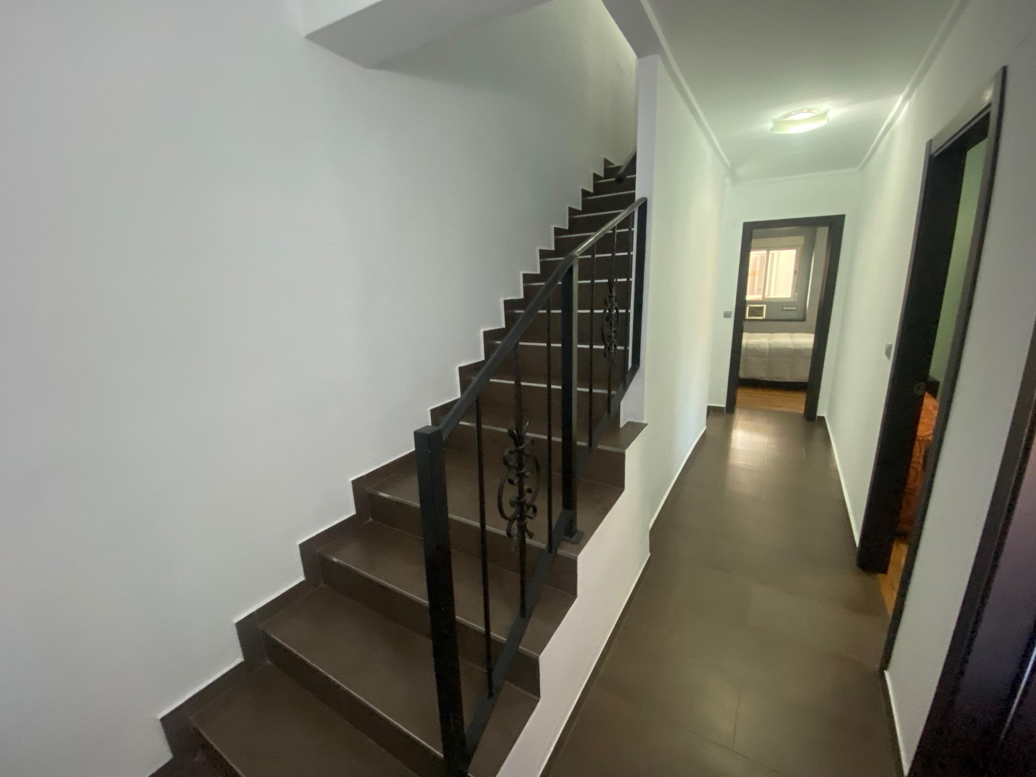 Imagen 7 Casa Adosada en venta en Benigánim / Zona amplia cercana al centro y servicios. 