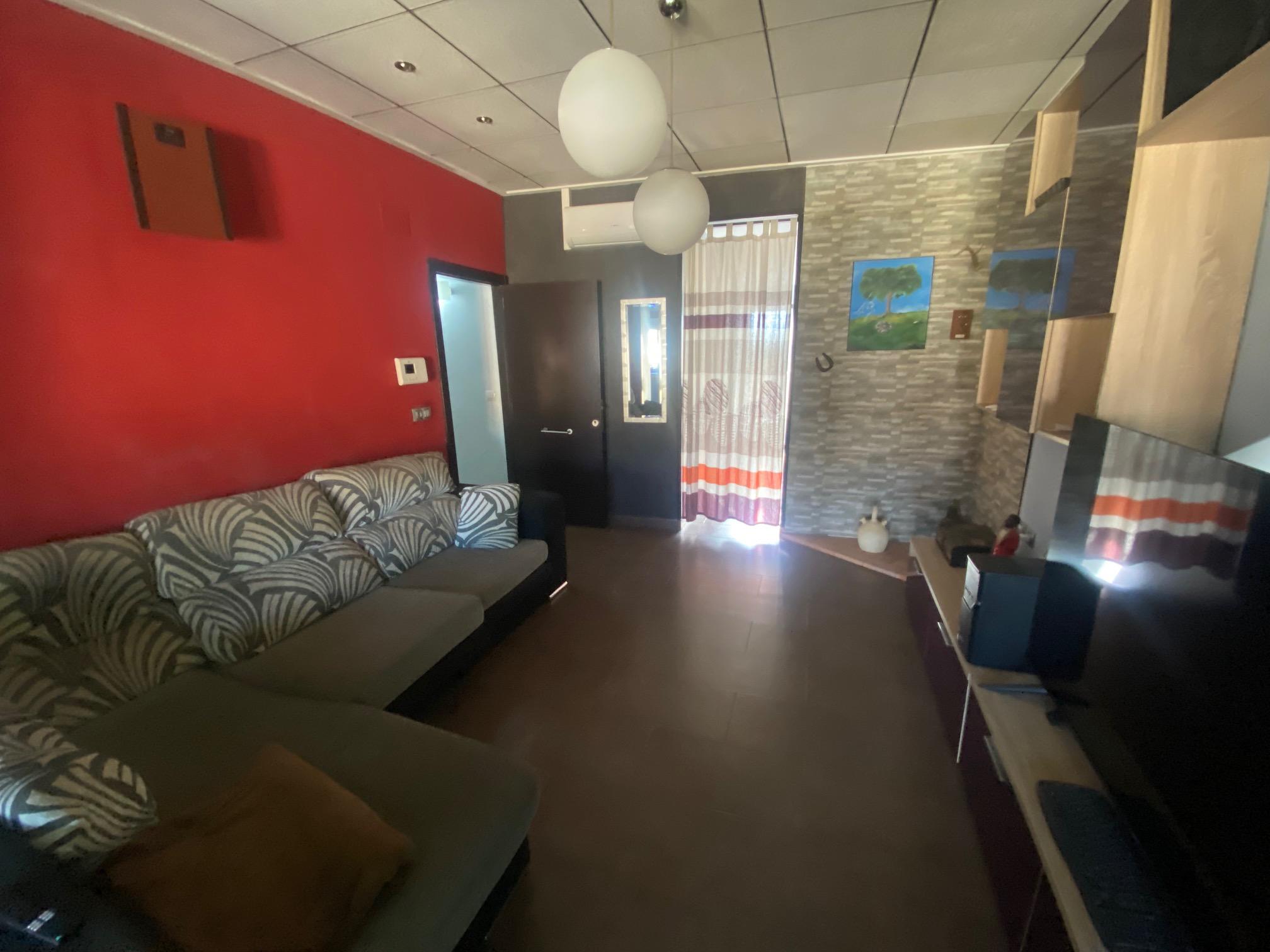 Imagen 10 Casa Adosada en venta en Benigánim / Zona amplia cercana al centro y servicios. 