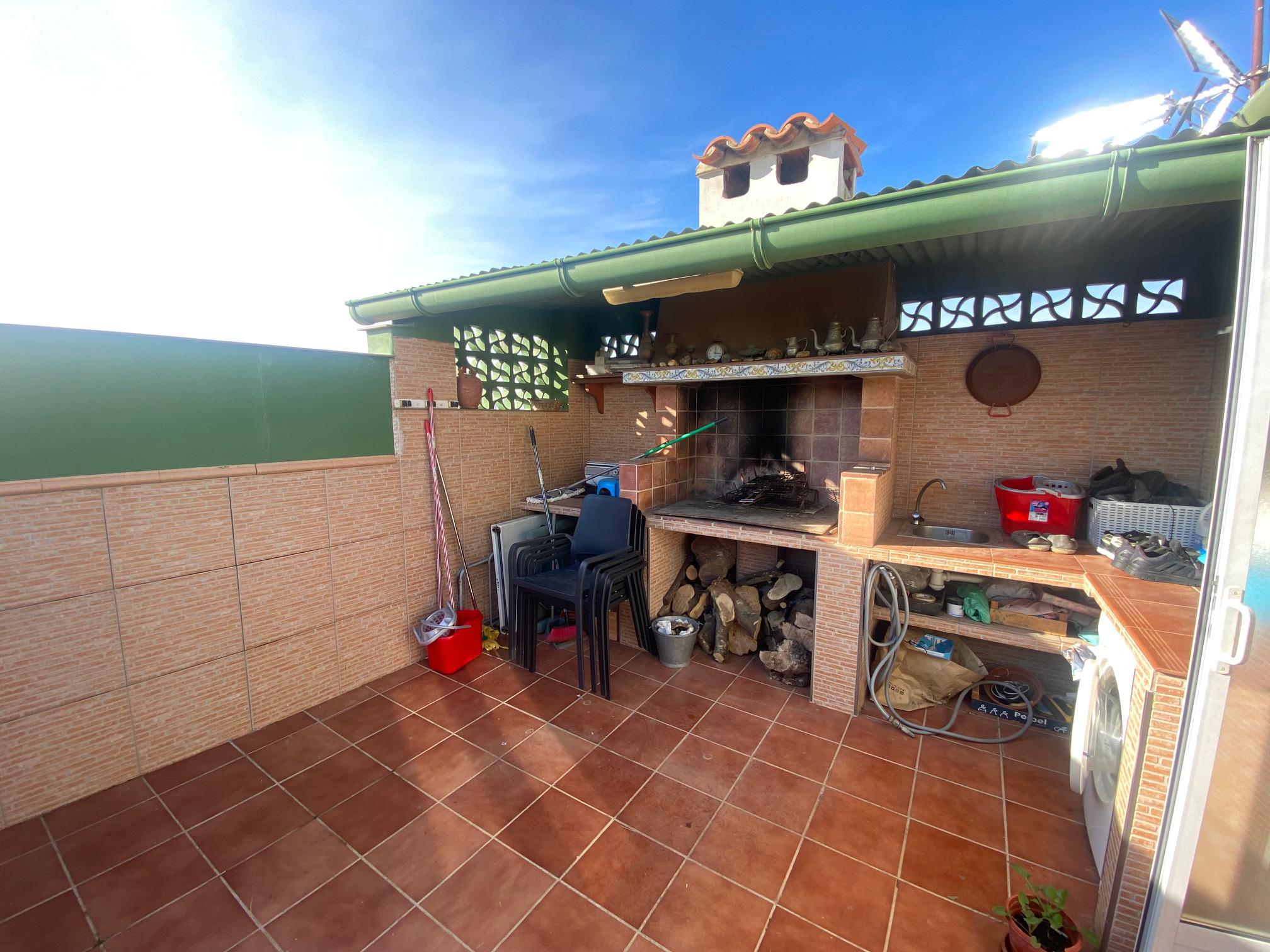 Imagen 19 Casa Adosada en venta en Benigánim / Zona amplia cercana al centro y servicios. 