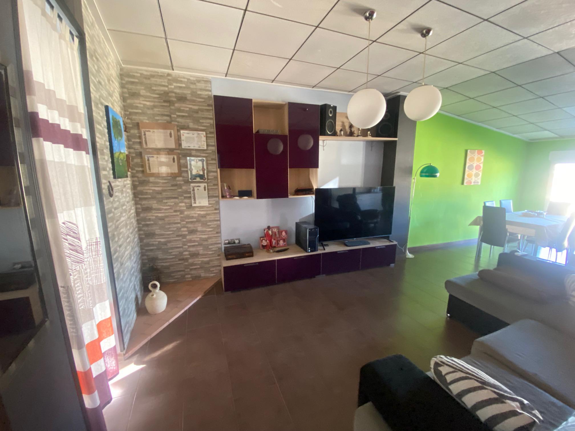 Imagen 9 Casa Adosada en venta en Benigánim / Zona amplia cercana al centro y servicios. 