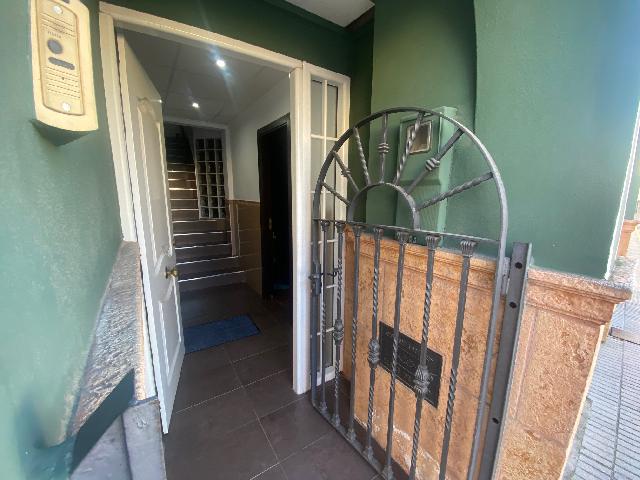 Imagen 2 Inmueble 300141 - Casa Adosada en venta en Benigánim / Zona amplia cercana al centro y servicios. 