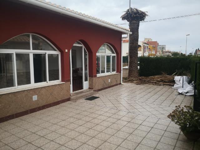 Imagen 2 Inmueble 299169 - Casa Aislada en venta en Oliva / A casos metros de la playa.