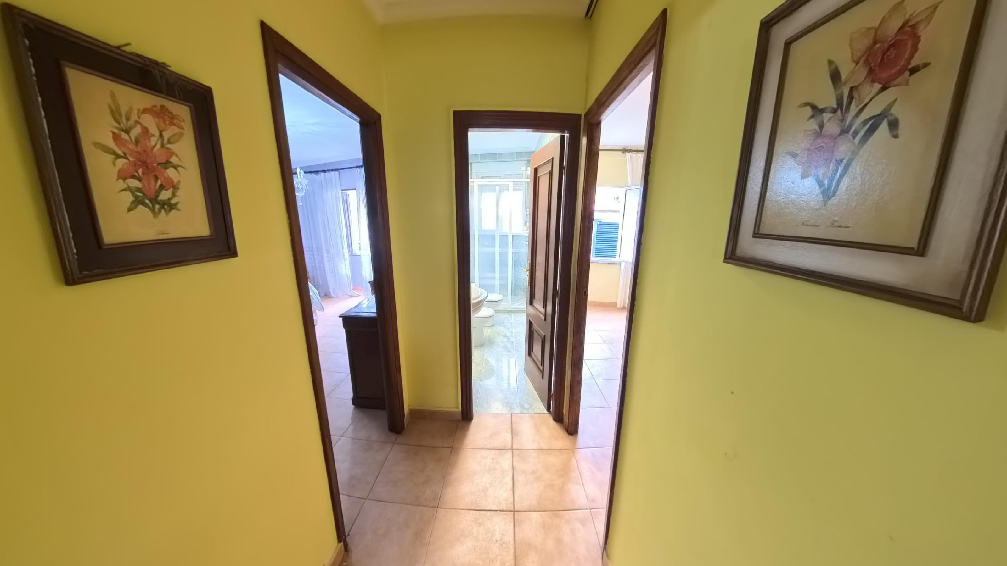 Imagen 3 Casa en venta en Santiago De Compostela / Cerca del Hospital Clínico