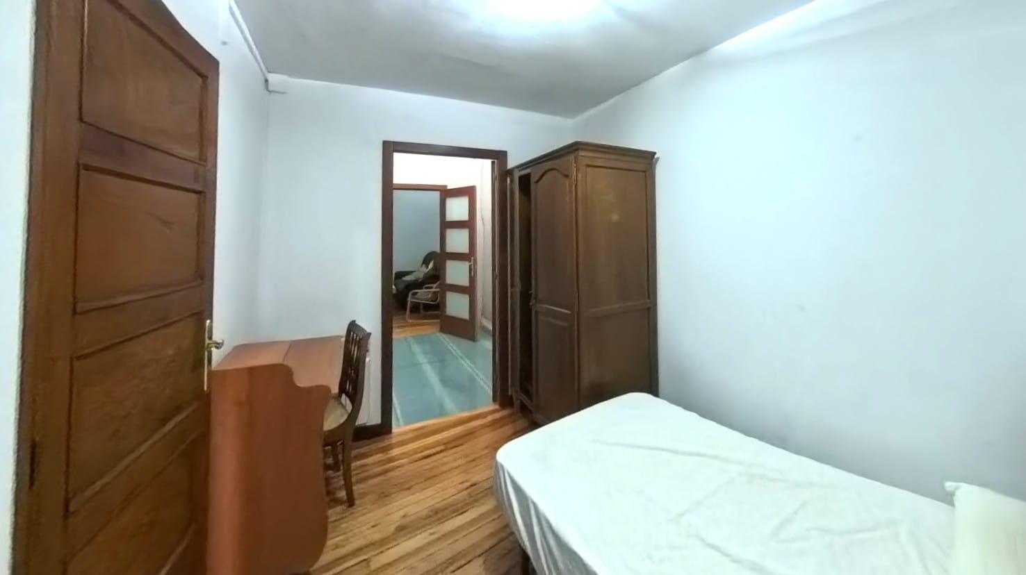 Imagen 20 Apartamento en venta en Santiago De Compostela / A pocos metros de Plaza Cervantes en el C...