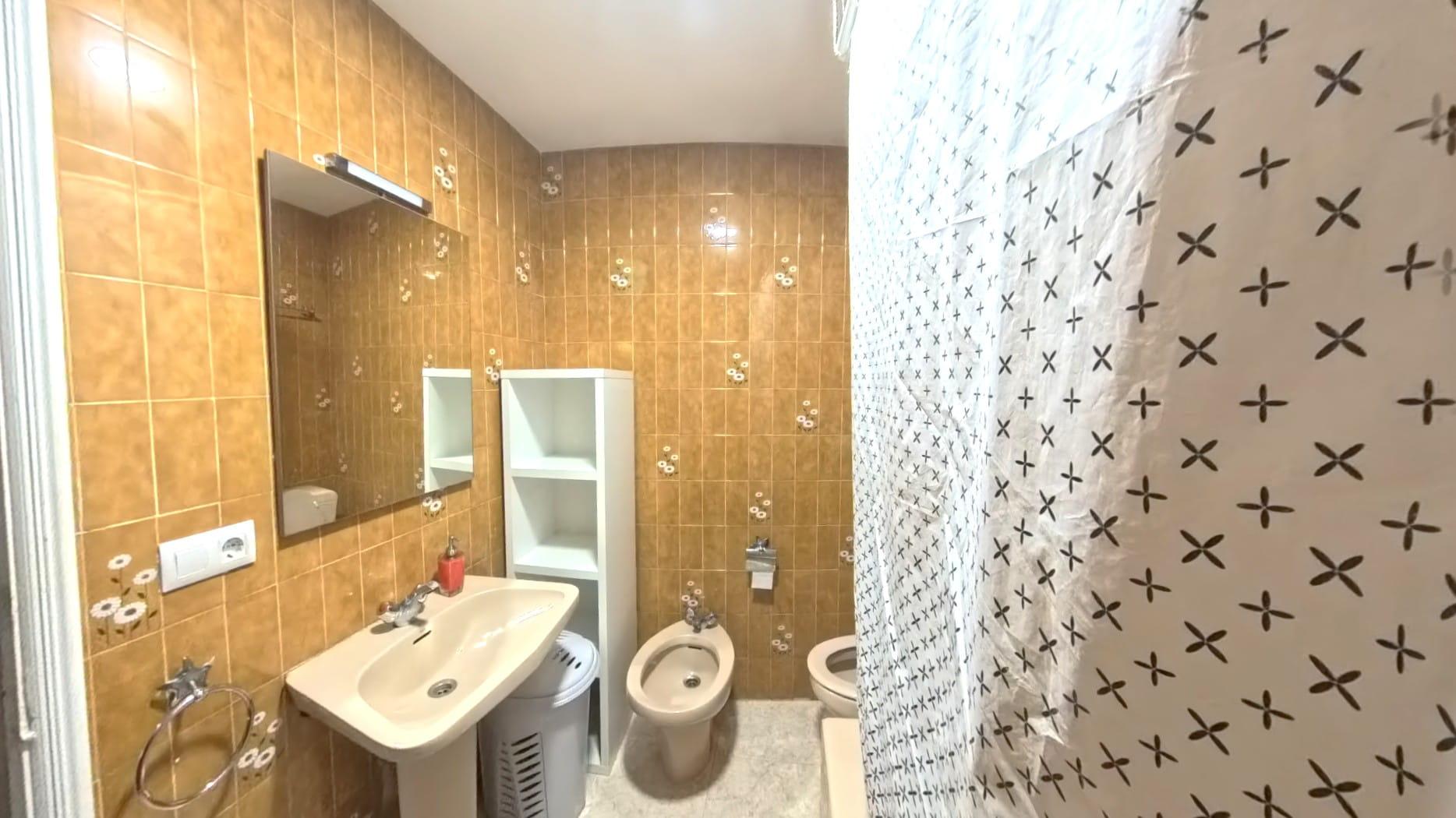 Imagen 6 Apartamento en venta en Santiago De Compostela / A pocos metros de Plaza Cervantes en el C...