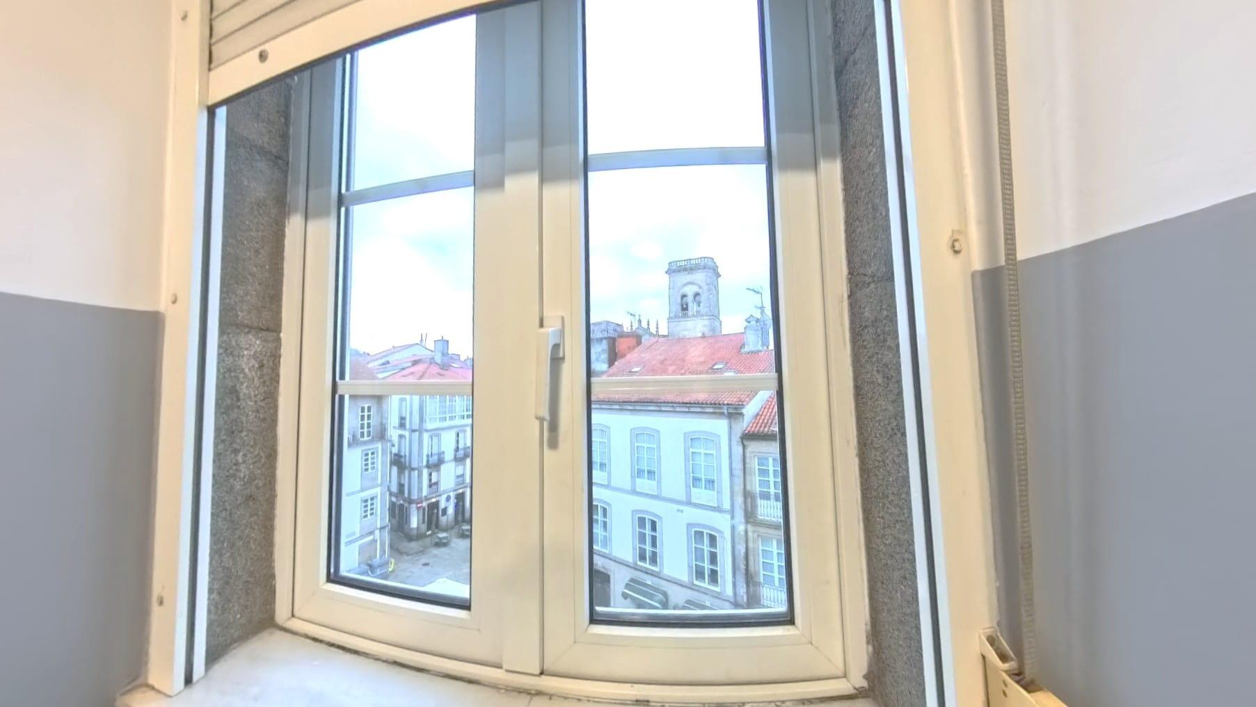 Imagen 29 Apartamento en venta en Santiago De Compostela / A pocos metros de Plaza Cervantes en el C...