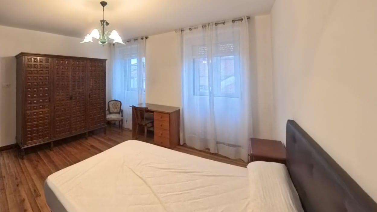Imagen 26 Apartamento en venta en Santiago De Compostela / A pocos metros de Plaza Cervantes en el C...