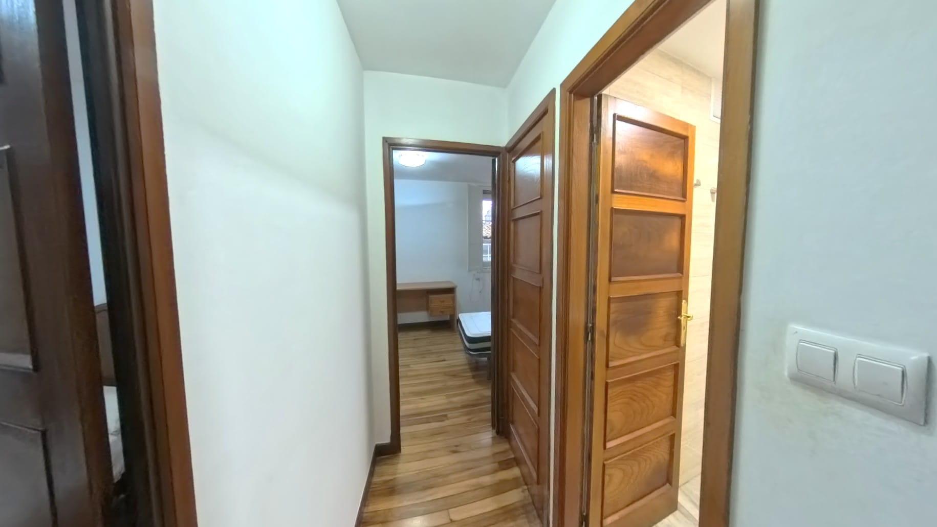 Imagen 14 Apartamento en venta en Santiago De Compostela / A pocos metros de Plaza Cervantes en el C...