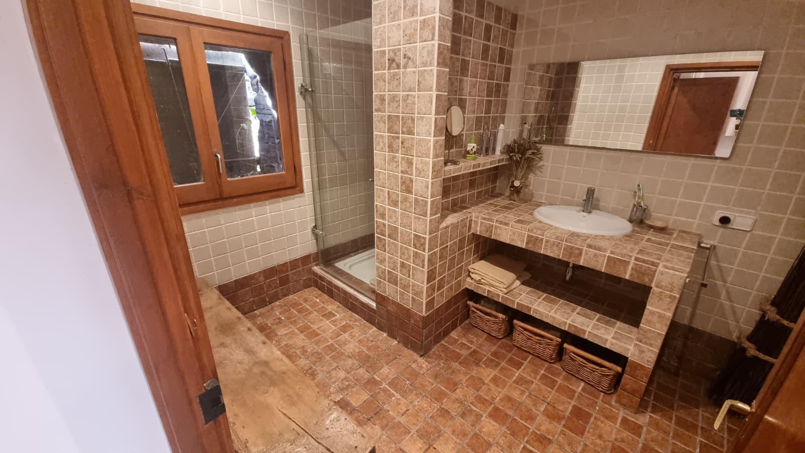 Imagen 16 Casa Aislada en venta en Castellví De Rosanes / A 2 minutos de  Ap-7 y 5 minutos de A-2.