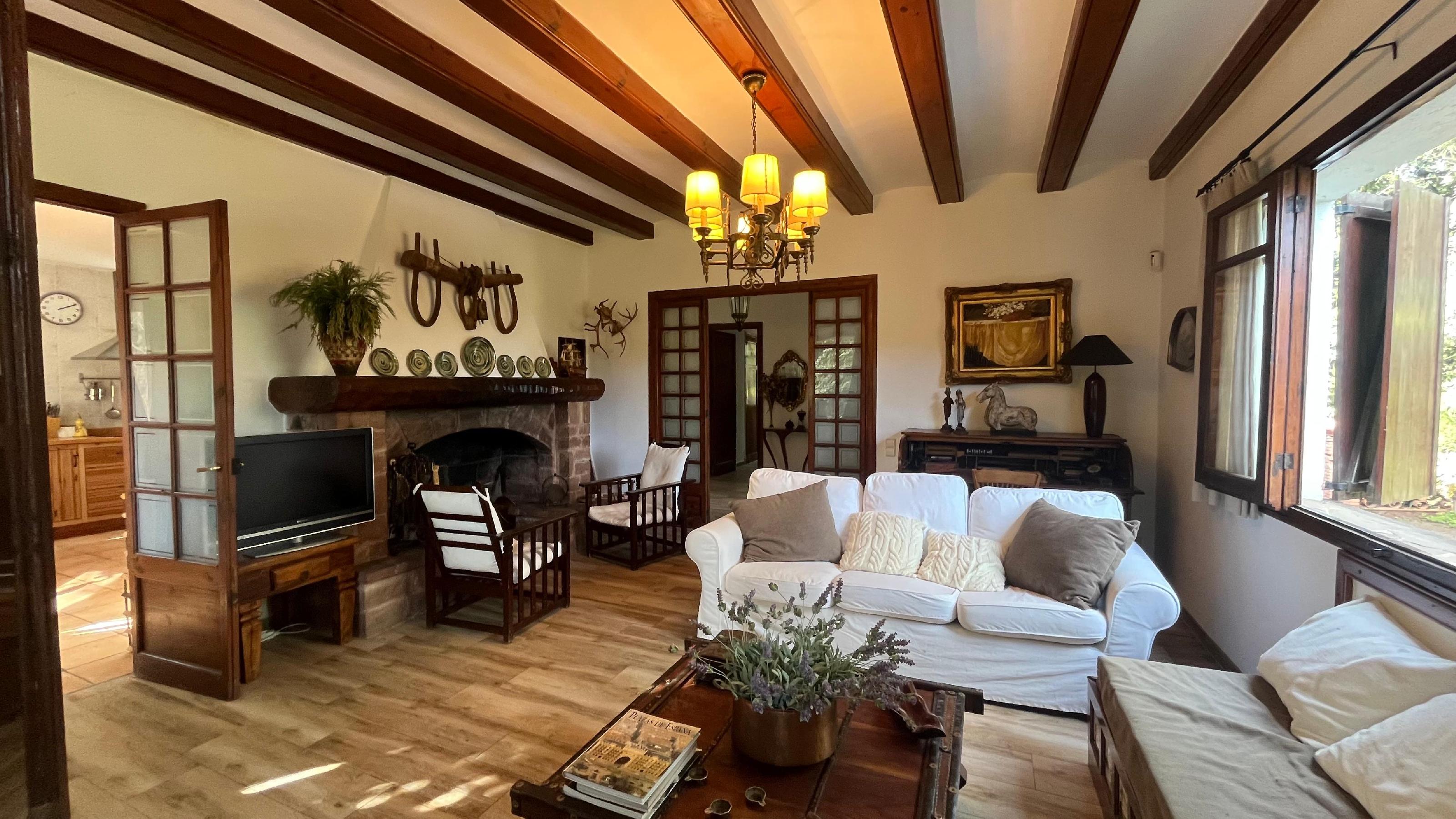 Imagen 9 Casa Aislada en venta en Castellví De Rosanes / A 2 minutos de  Ap-7 y 5 minutos de A-2.