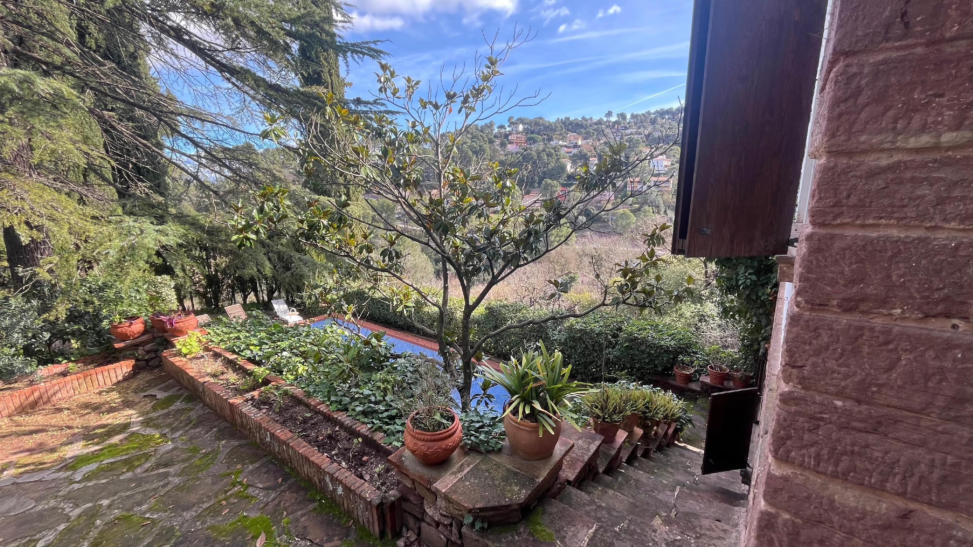 Imagen 15 Casa Aislada en venta en Castellví De Rosanes / A 2 minutos de  Ap-7 y 5 minutos de A-2.