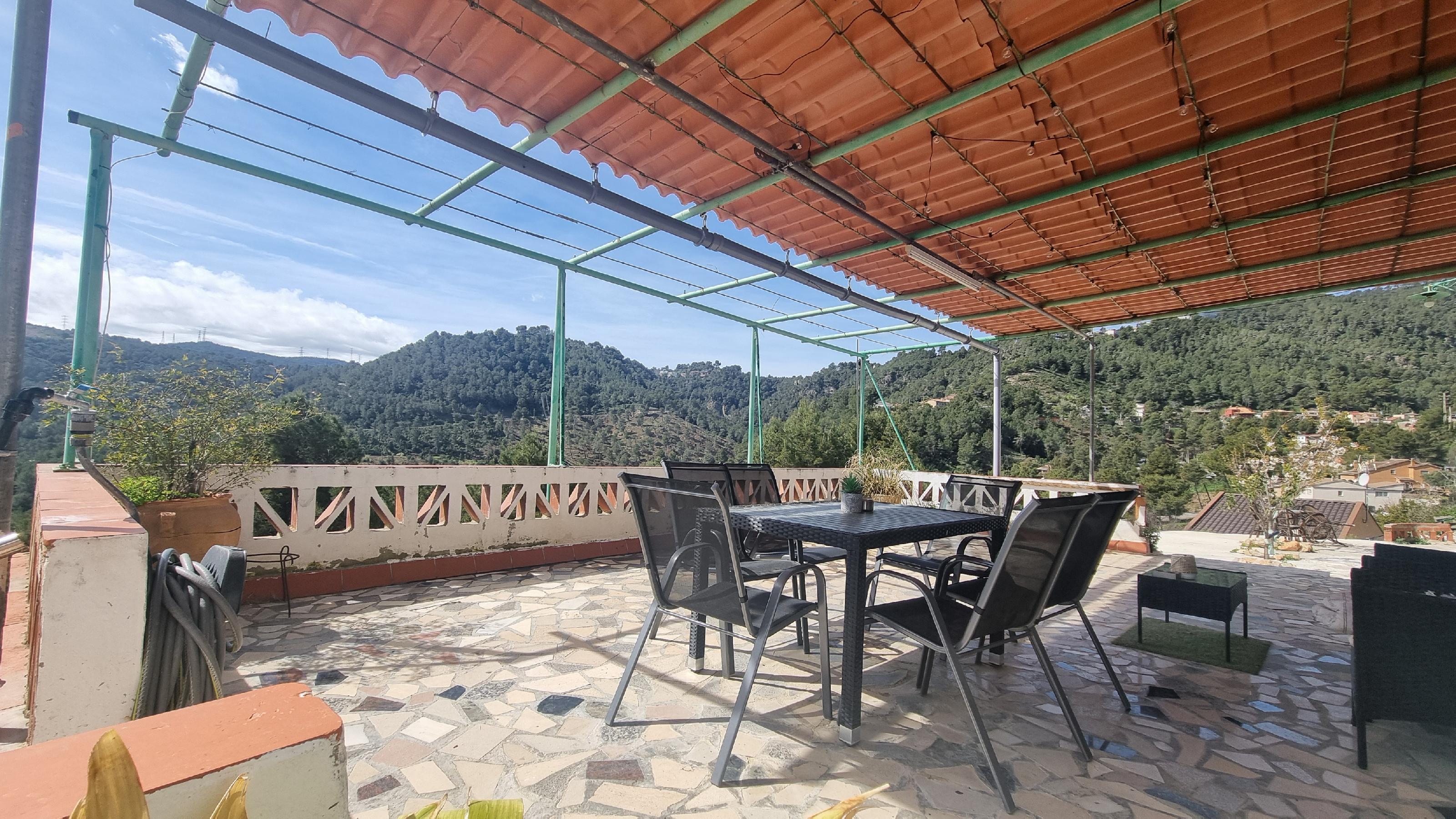 Imagen 2 Casa Aislada en venta en Vallirana / A 10 minutos de la autovía A-2