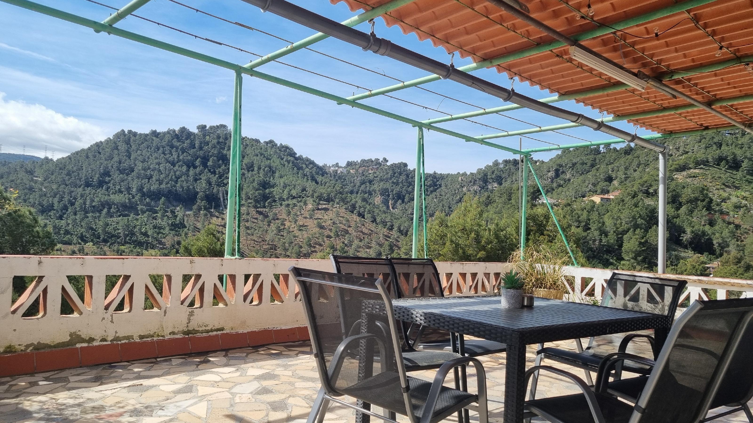 Imagen 1 Casa Aislada en venta en Vallirana / A 10 minutos de la autovía A-2