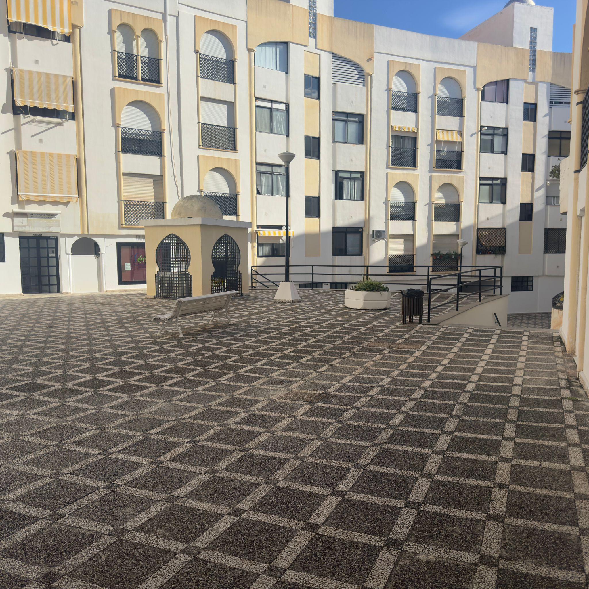 Imagen 1 Apartamento en venta en Almuñécar / Avd. Andalucia,1