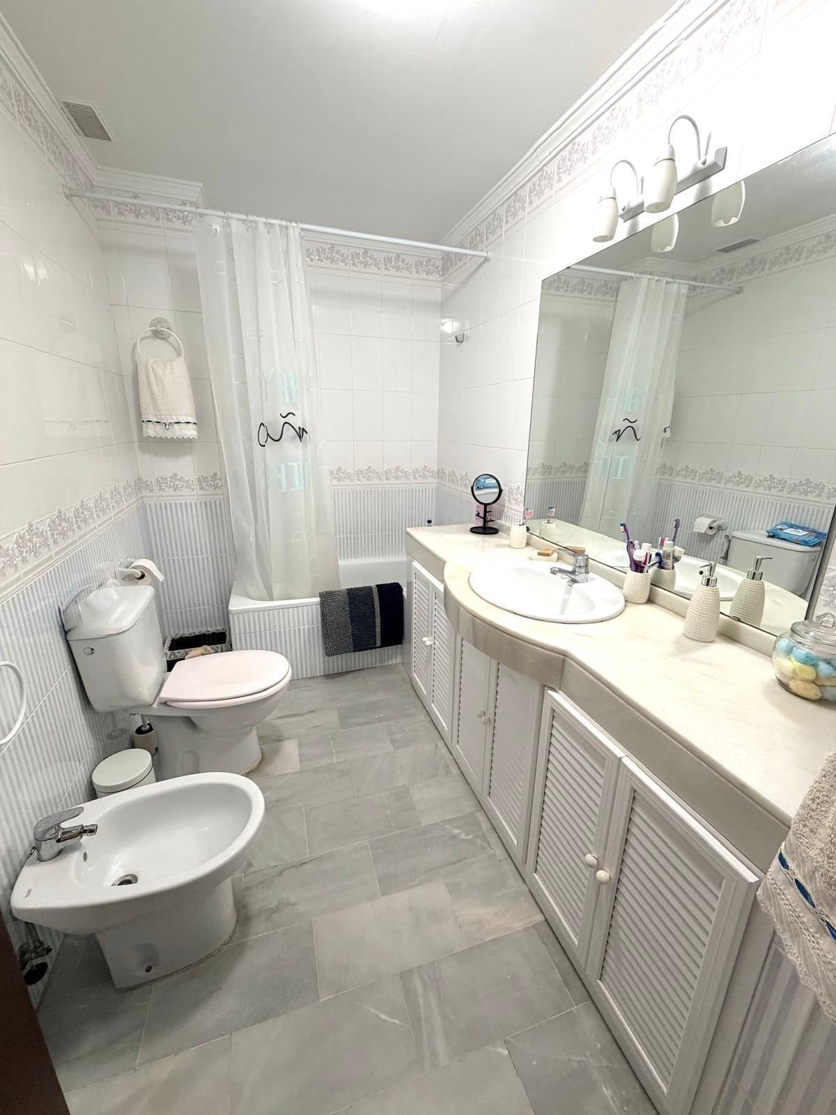 Imagen 6 Casa Adosada en venta en Sanlúcar De Barrameda / A 600 metros del emblematico restaurante ...