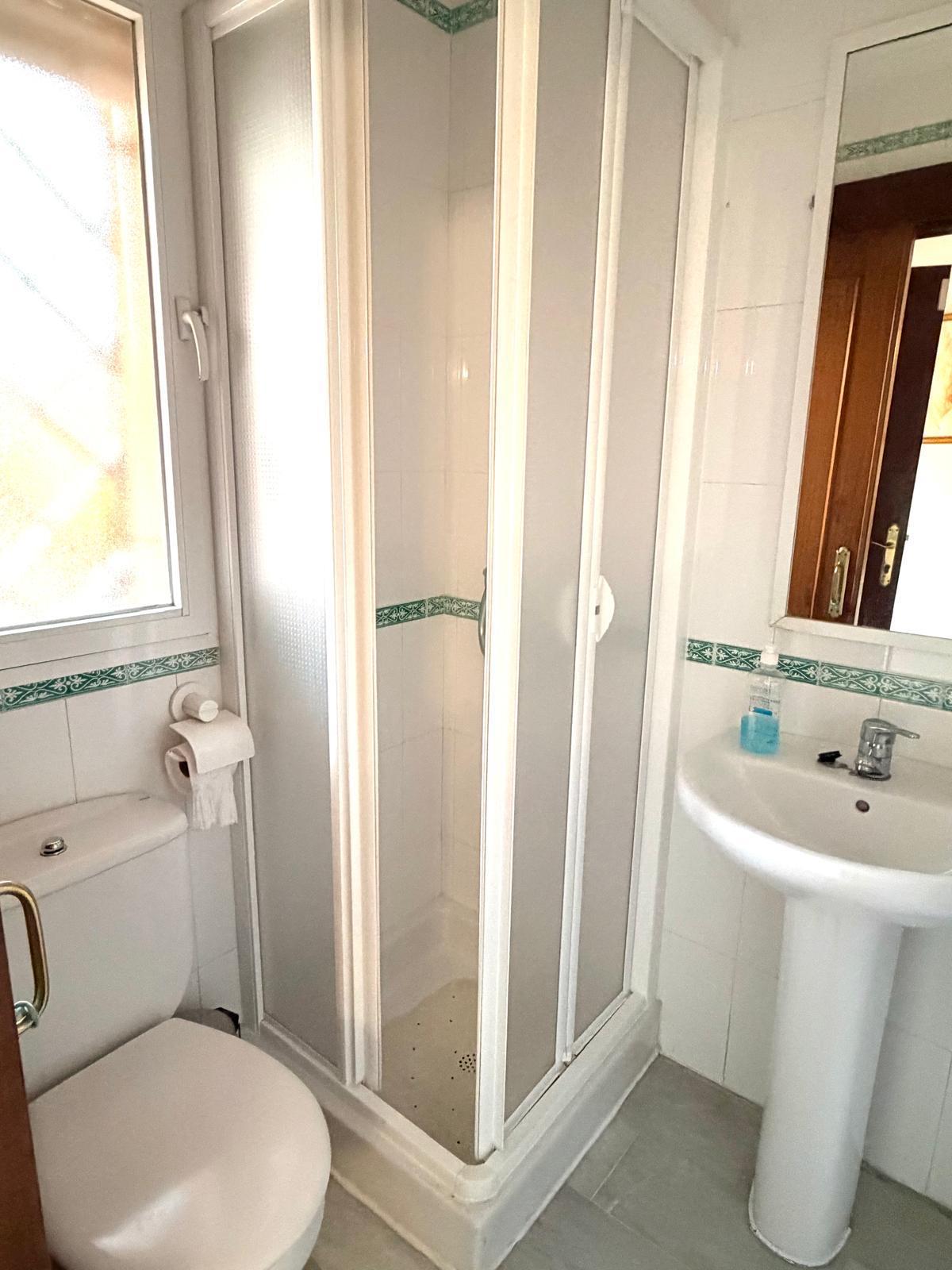 Imagen 10 Casa Adosada en venta en Sanlúcar De Barrameda / A 600 metros del emblematico restaurante ...