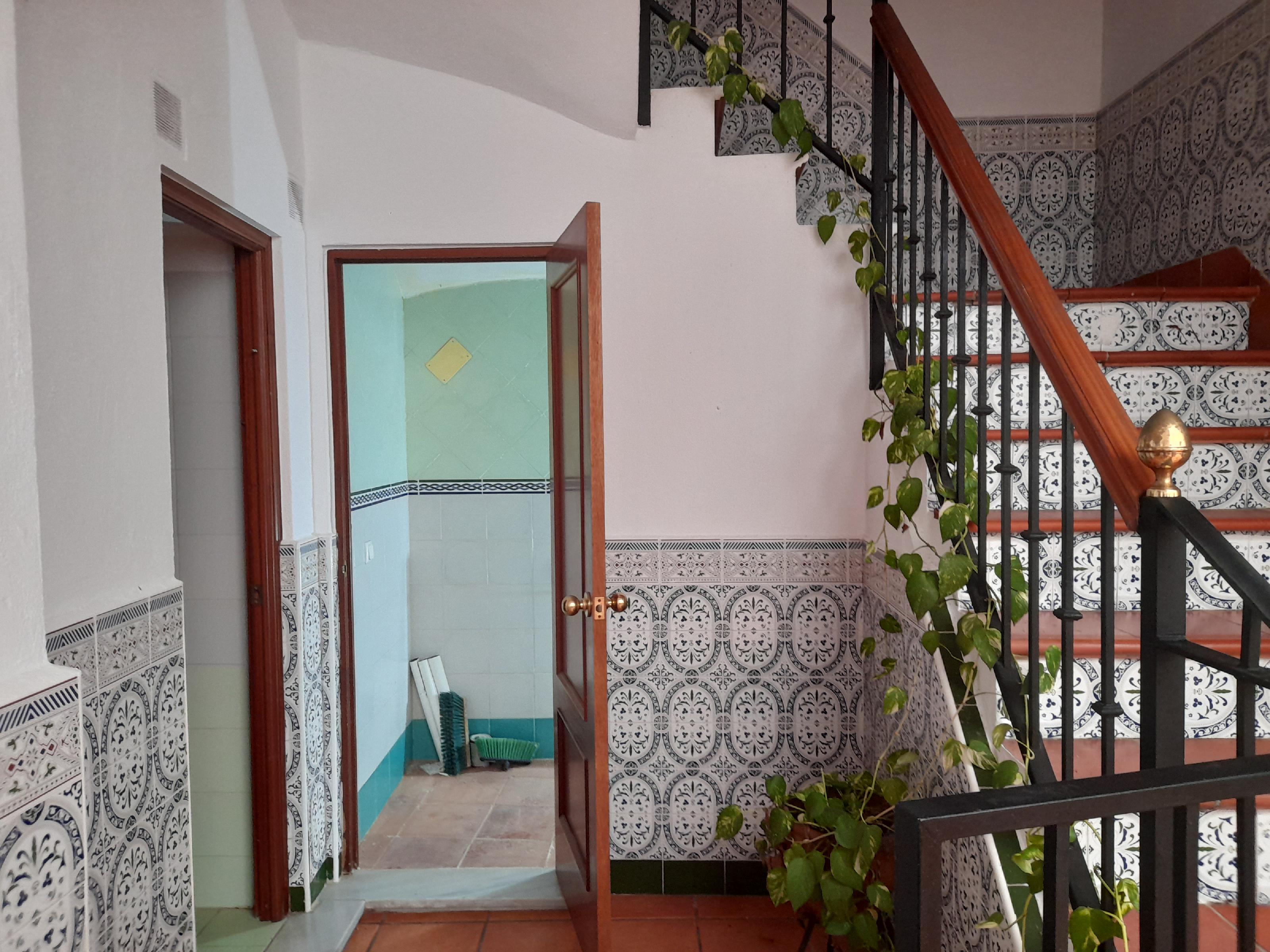 Imagen 23 Casa Adosada en venta en Arcos De La Frontera / Situado muy cerca del restaurante El Nuevo...