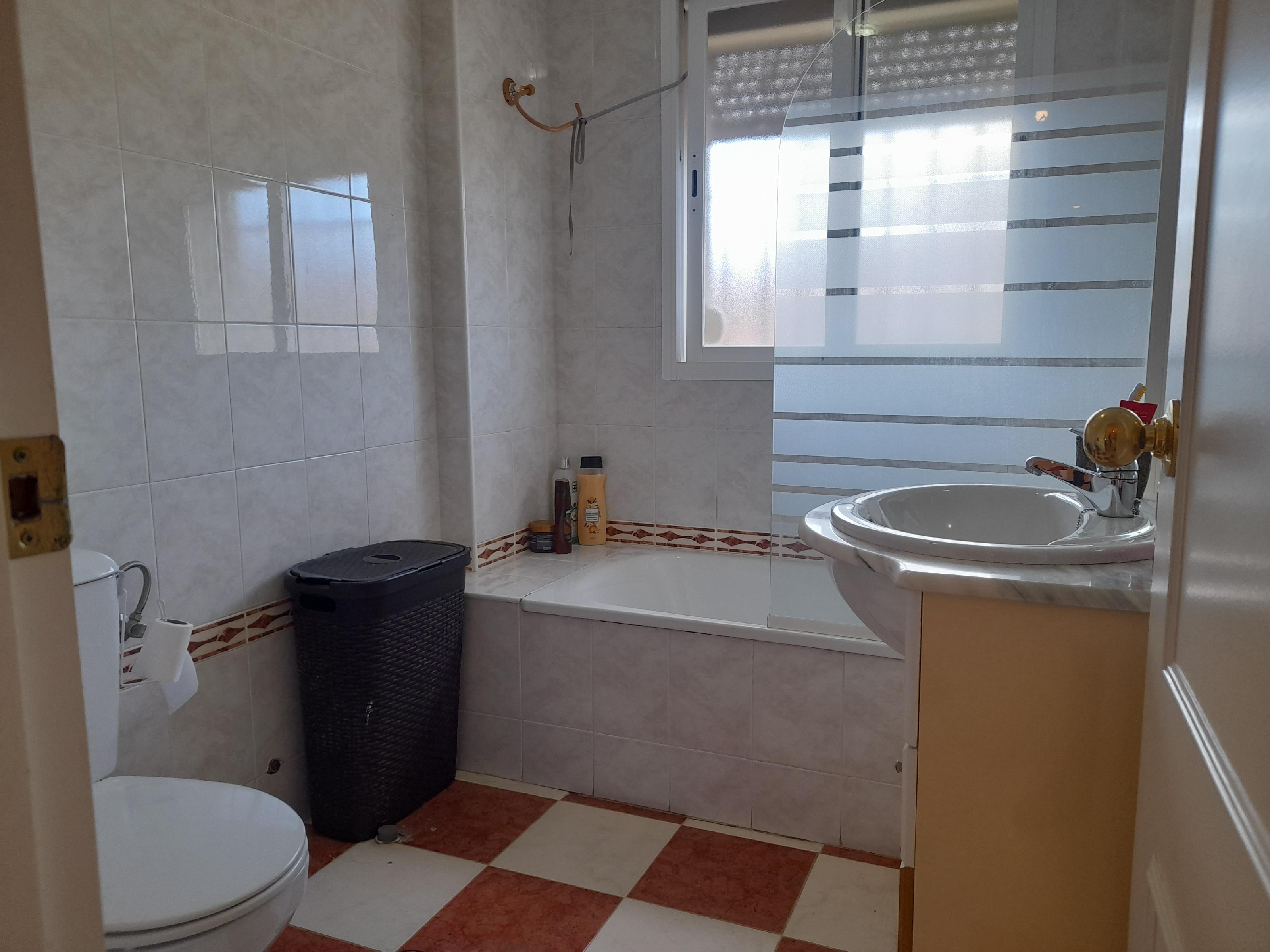 Imagen 10 Casa Adosada en venta en Sanlúcar De Barrameda / Muy cerca de la plaza de toros 