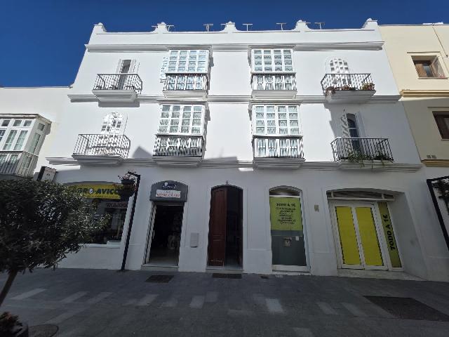 Imagen 1 Inmueble 300875 - Piso en venta en Chiclana De La Frontera / Situada en el centro de la ciudad  