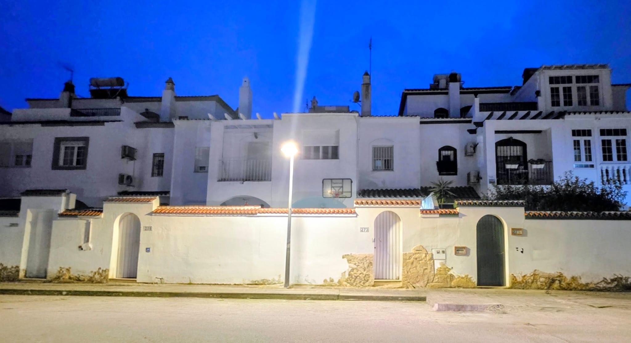Imagen 1 Casa Adosada en venta en Puerto Real / Situada en puerto Real  zona de moda y bien comunicada.