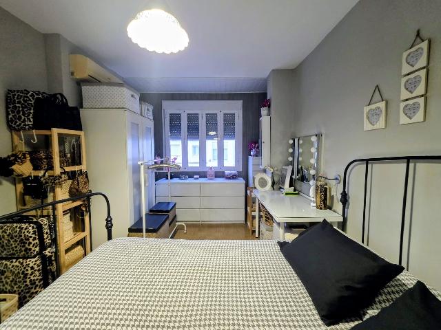 Imagen 2 Inmueble 301309 - Casa Adosada en venta en Puerto Real / Situada en puerto Real  zona de moda y bien comunicada.